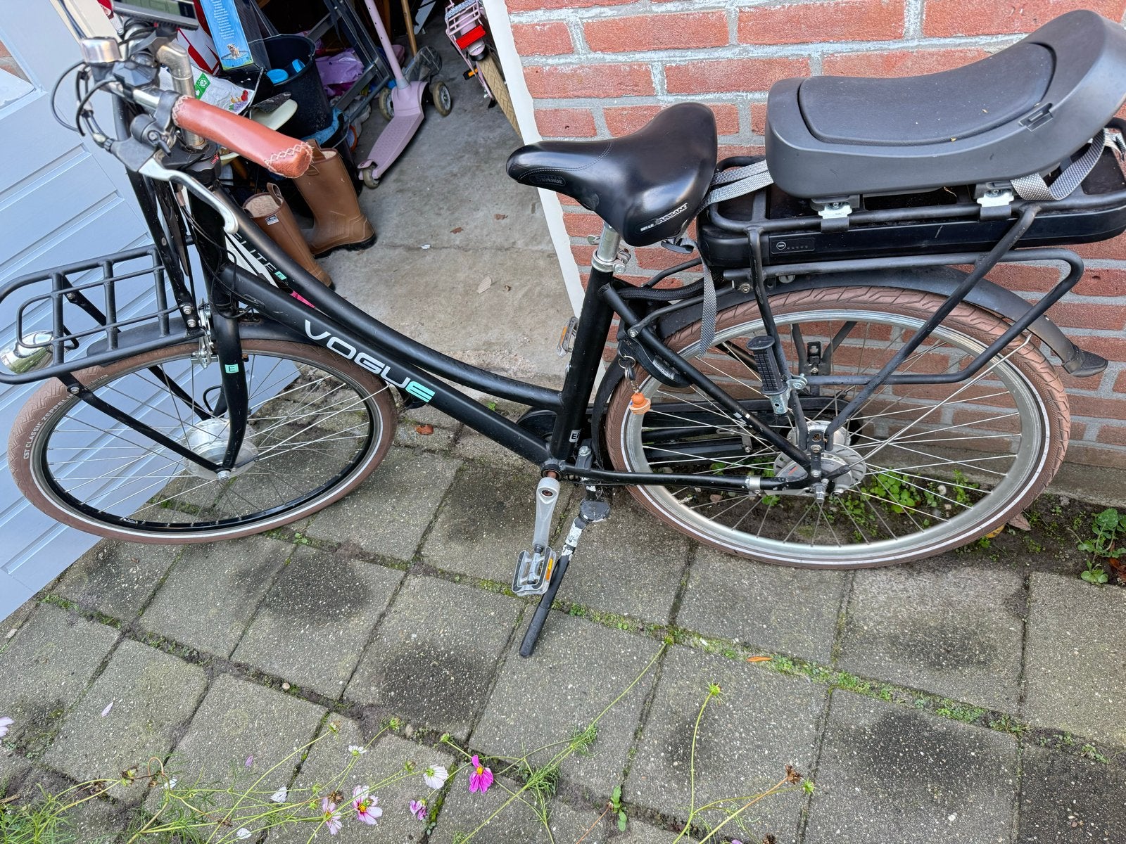 Vogue elektrische fiets met voorrekje, Gebruikt, 51 tot 55 cm, 30 tot 50 km per accu, Ophalen