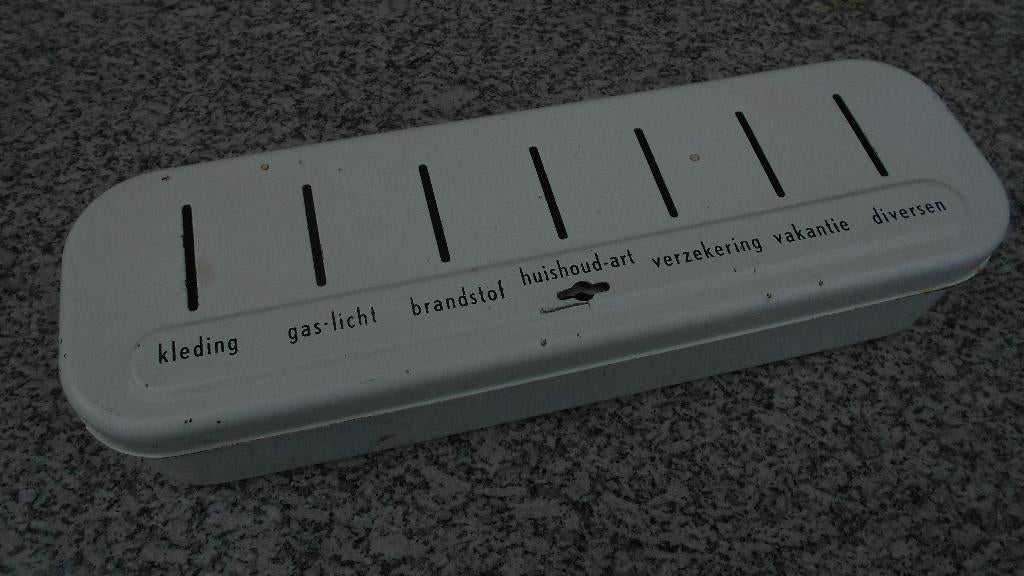 spaarblik huishoudgeld Brabantia jaren 50 /60 wit sparen, Verzamelen, Spaarpotten, Ophalen of Verzenden, Gebruikt, Metaal of Blik