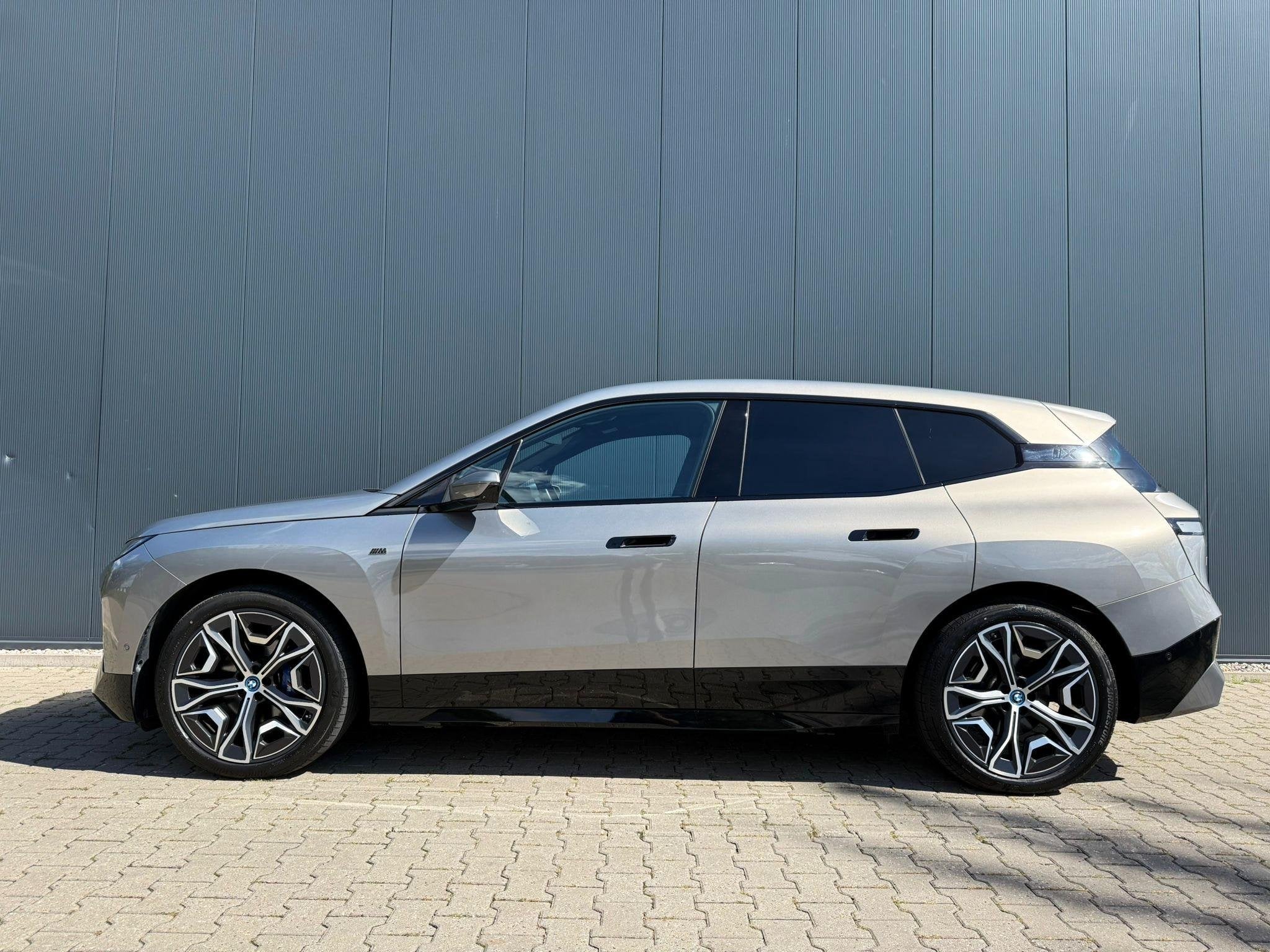 BMW iX M60 Excellence Sky/Massage/Softclose/Trekhaak, Auto's, Zwart, Leder, 565 km, Zilver of Grijs