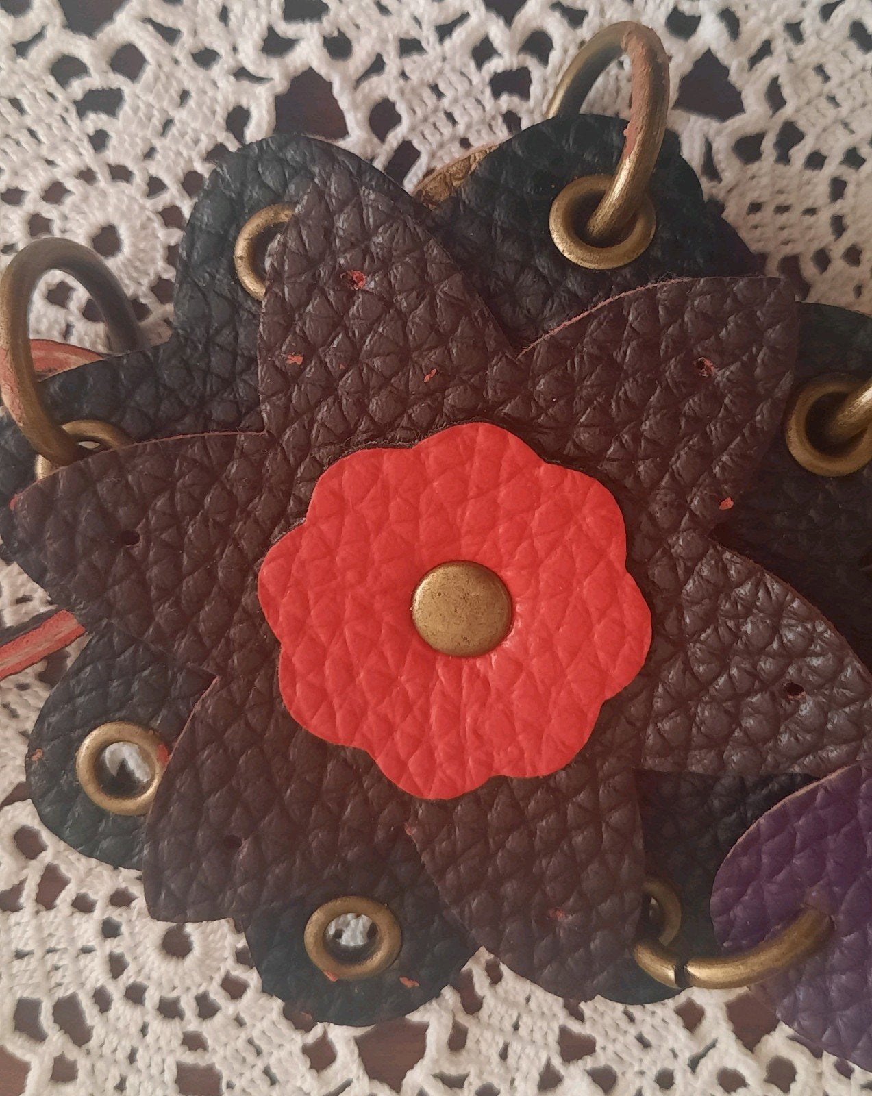 Tas hanger - versiering : bloem van leer, Overige materialen, Bruin, Ophalen of Verzenden, Zo goed als nieuw