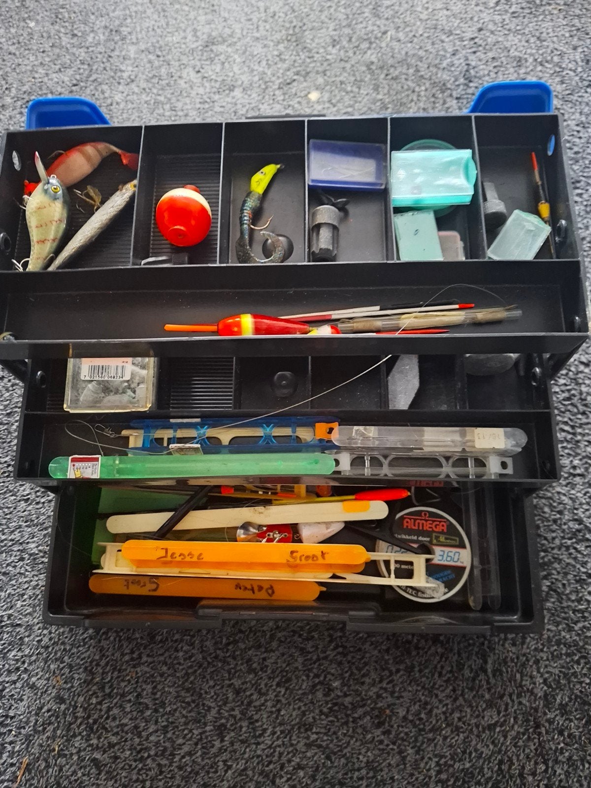 Viskoffer met aas en dobbers, Watersport en Boten, Ophalen, Gebruikt, Koffer of Tas
