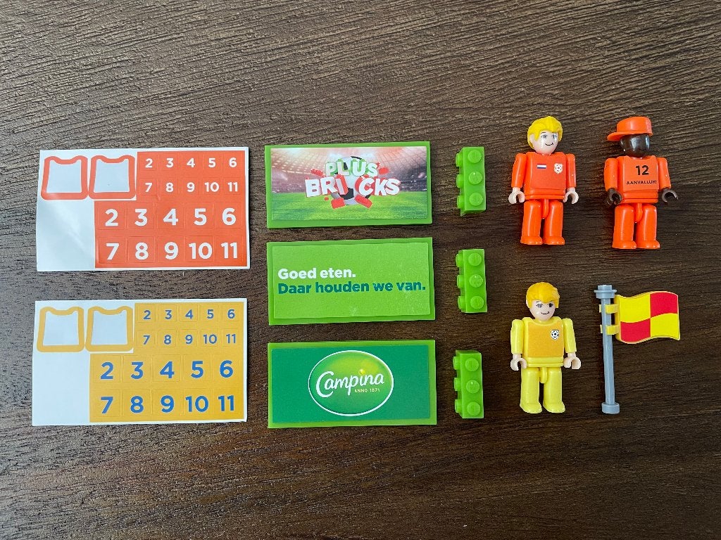 Plus Bricks Voetbalset met spelers en reclameborden, Verzamelen, Plus, Ophalen of Verzenden