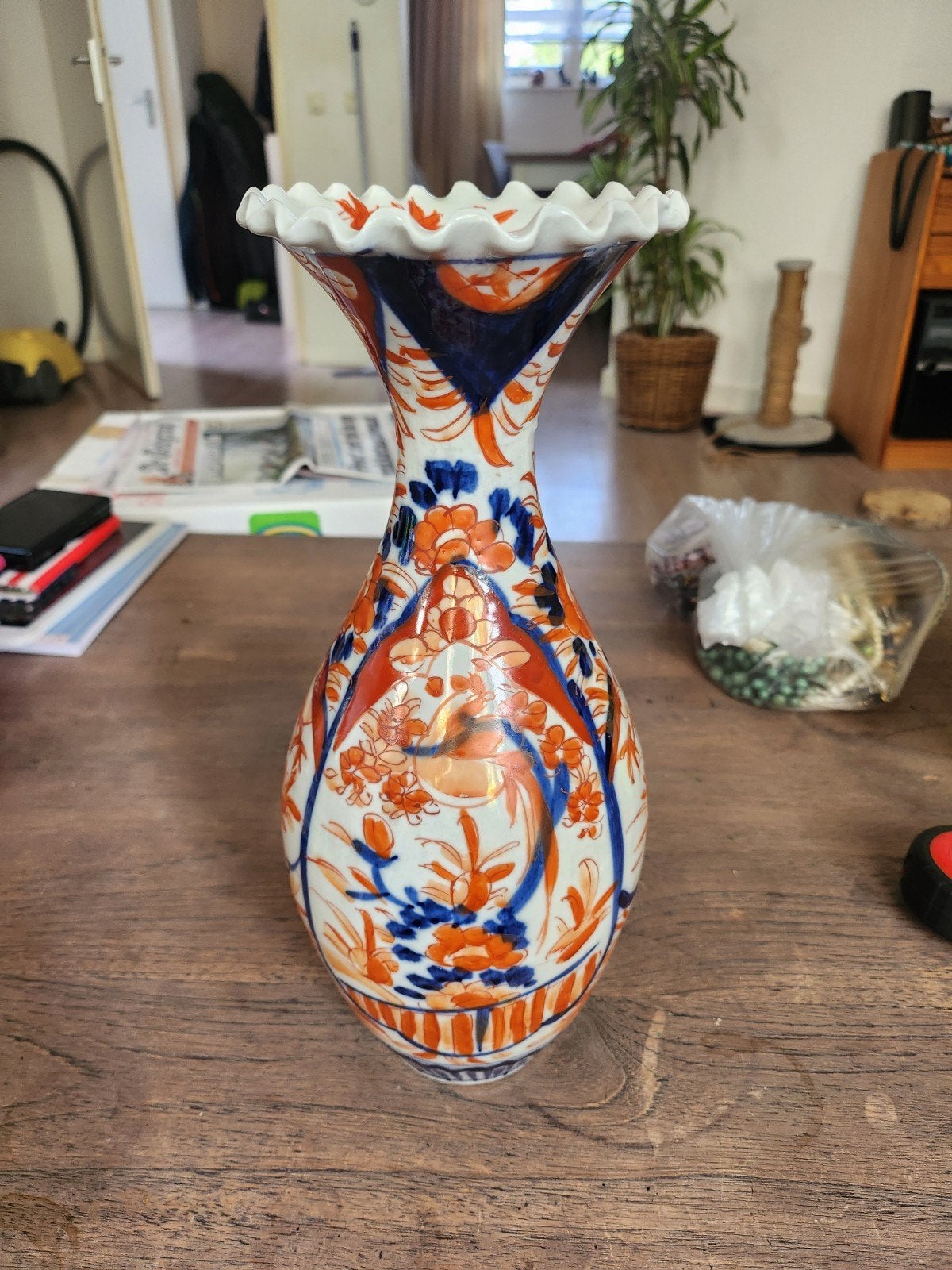 Antieke Imari vaas met bloemmotief, Antiek en Kunst, Antiek | Vazen, Ophalen of Verzenden