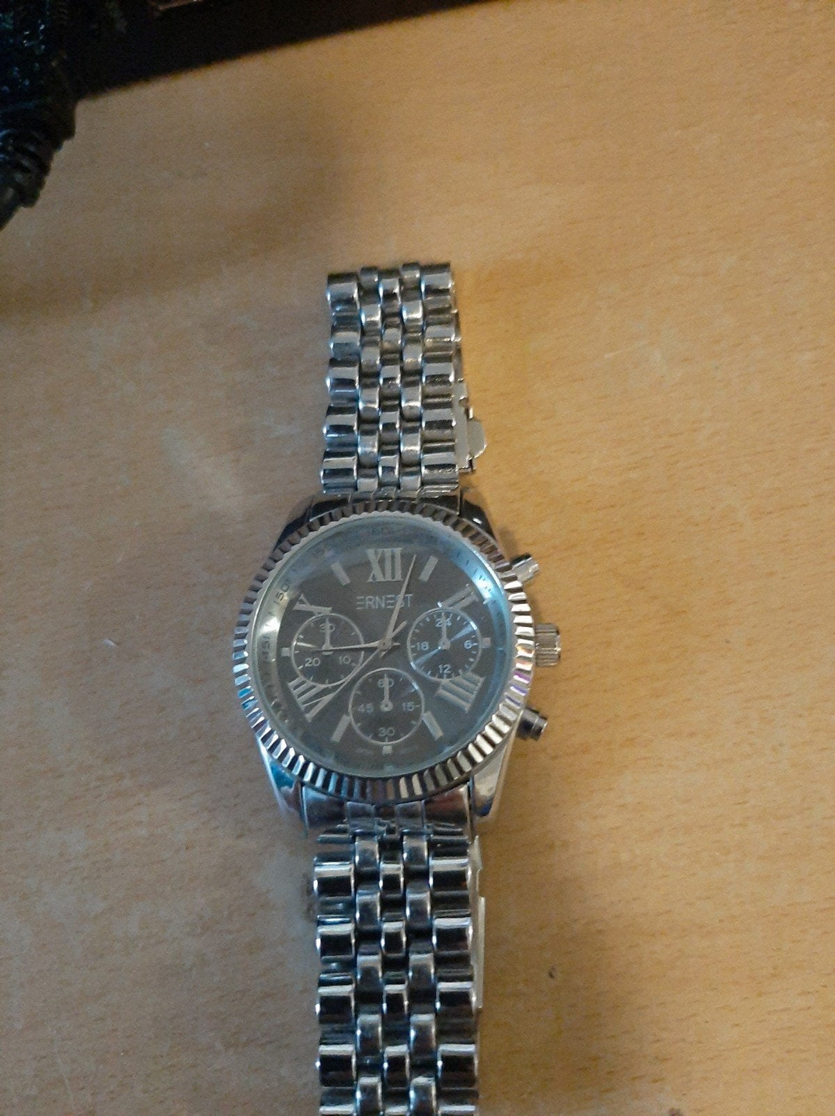 Ernest herenhorloge met een zilverkleurige metalen band en k, Ophalen of Verzenden, Zo goed als nieuw, Staal, Overige merken