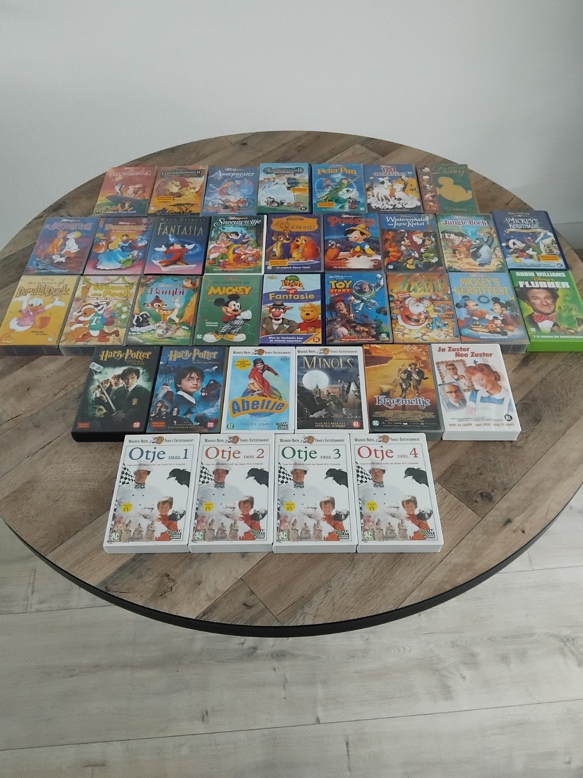 35 xVHS VIDEOBANDEN(25x TOP DISNEY TITELS +10 CLASSICS), Cd's en Dvd's, Alle leeftijden, Ophalen, Gebruikt
