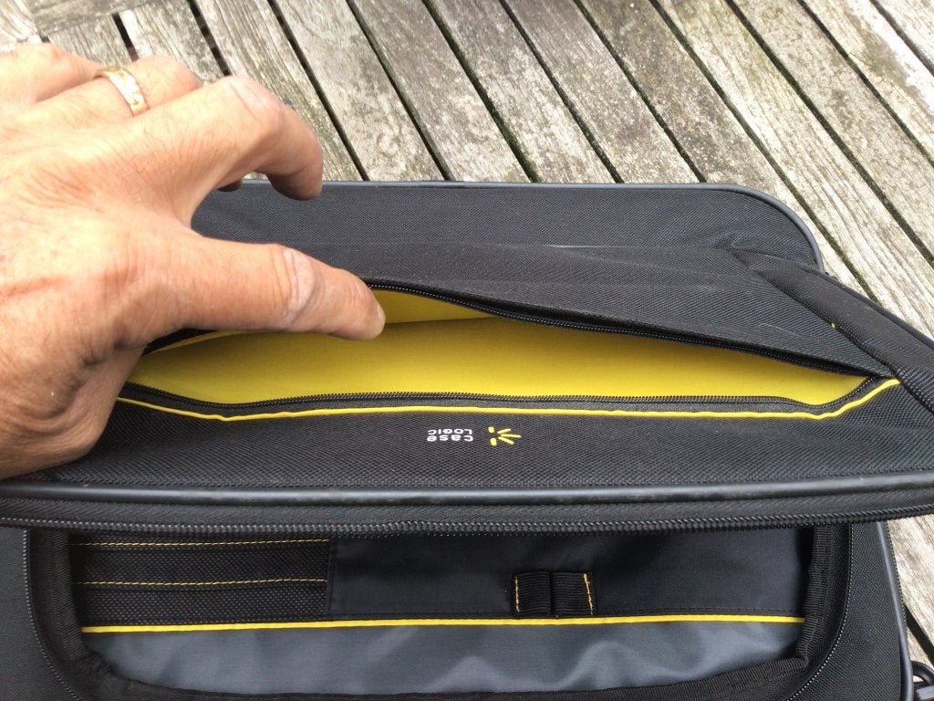 Laptop tas, 17 inch of meer, Ophalen of Verzenden, Zo goed als nieuw, Laptophoes