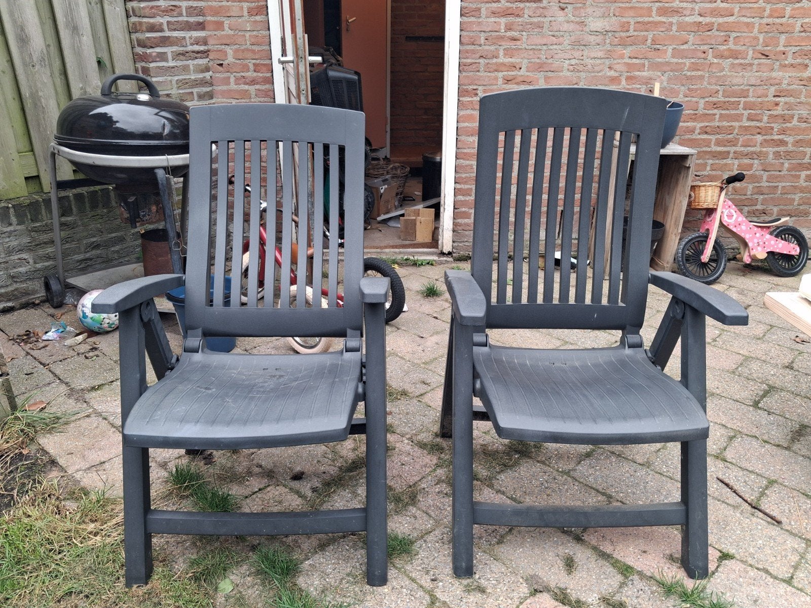 2x Donkergrijze verstelbare tuinstoelen, Tuin en Terras, Tuinstoelen, Ophalen of Verzenden, Gebruikt, Kunststof, Verstelbaar