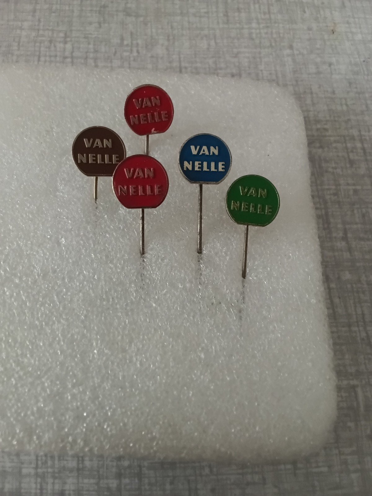 Divers speldje van : van Nelle, Verzamelen, Speldjes, Pins en Buttons, Ophalen of Verzenden, Gebruikt, Merk