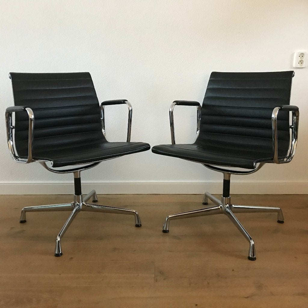 2 IZGS Vitra Eames Aluminium stoel 108 chroom zwart leer, Zwart, Leer, Ophalen of Verzenden, Zo goed als nieuw