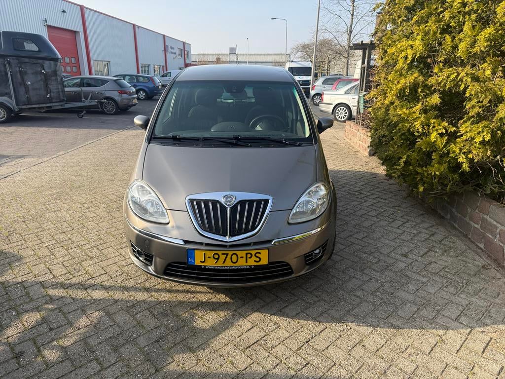 Lancia Musa 1.4 16V 2009 Grijs, Voorwielaandrijving, 15 km/l, 4 cilinders, 400 kg
