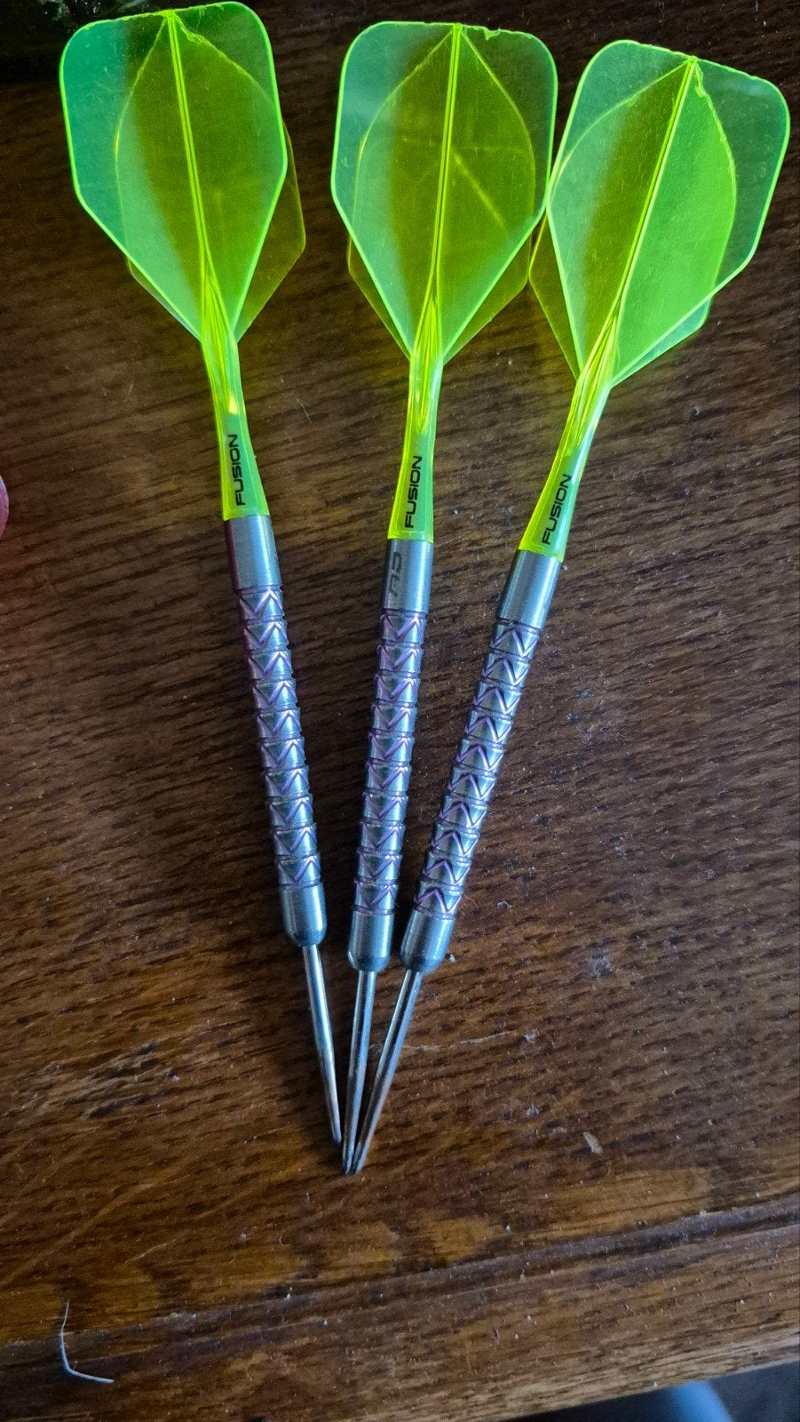 20 gram Darts met neon gele flights, Sport en Fitness, Darts, Ophalen of Verzenden, Gebruikt, Pijlen