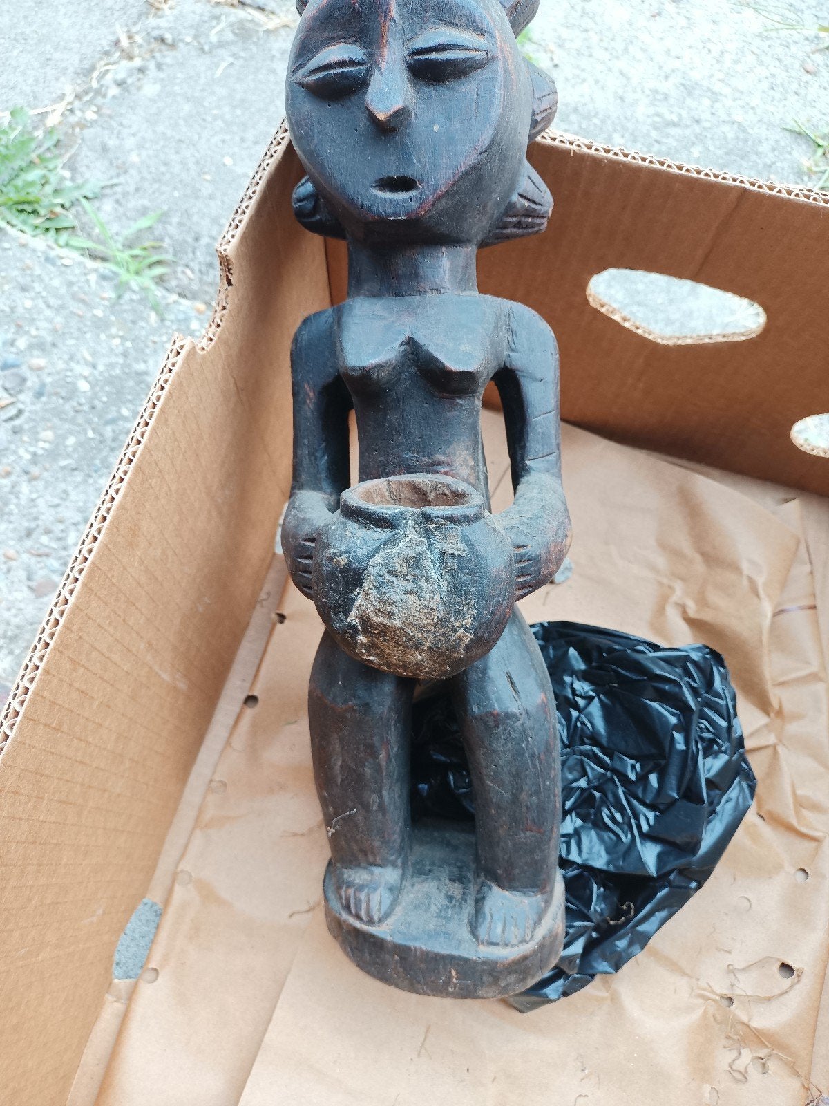 Vintage Afrikaans houten beeld - Vrouw met pot, Antiek en Kunst, Hout, Bruin, Afrika, Ophalen of Verzenden