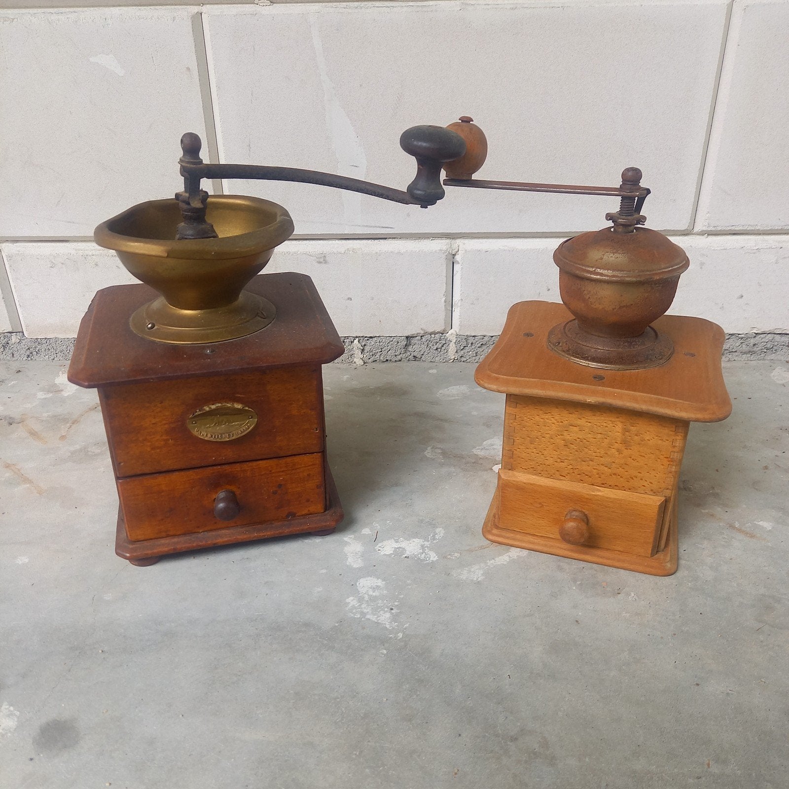 Set van 2 Antieke Koffiemolens - Hout en Messing, Antiek en Kunst, Ophalen of Verzenden