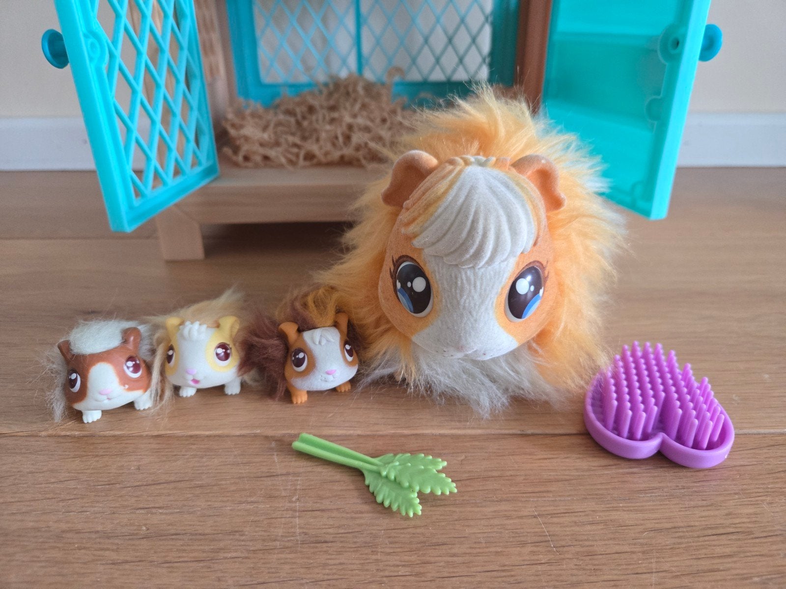 Little Live Pets My Pet Cavia & 3 Baby's + Hok, Ophalen of Verzenden, Zo goed als nieuw, Jongen of Meisje