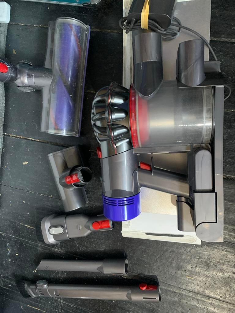Dyson V8 animal + Stofzuiger met accessoires -, Witgoed en Apparatuur, Stofzuigers, Ophalen of Verzenden, Zo goed als nieuw, Reservoir