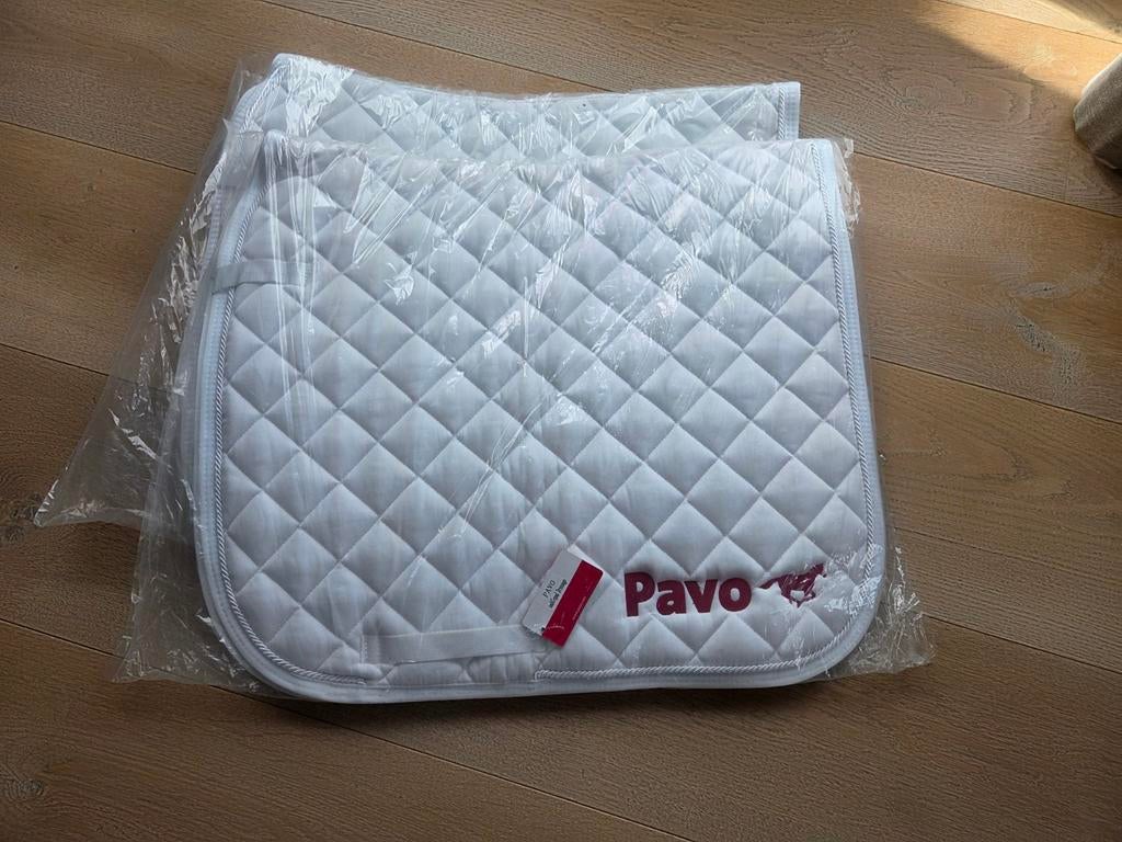 Twee nieuwe PAVO zadeldekjes dressuur full, Dieren en Toebehoren, Ophalen of Verzenden, Nieuw