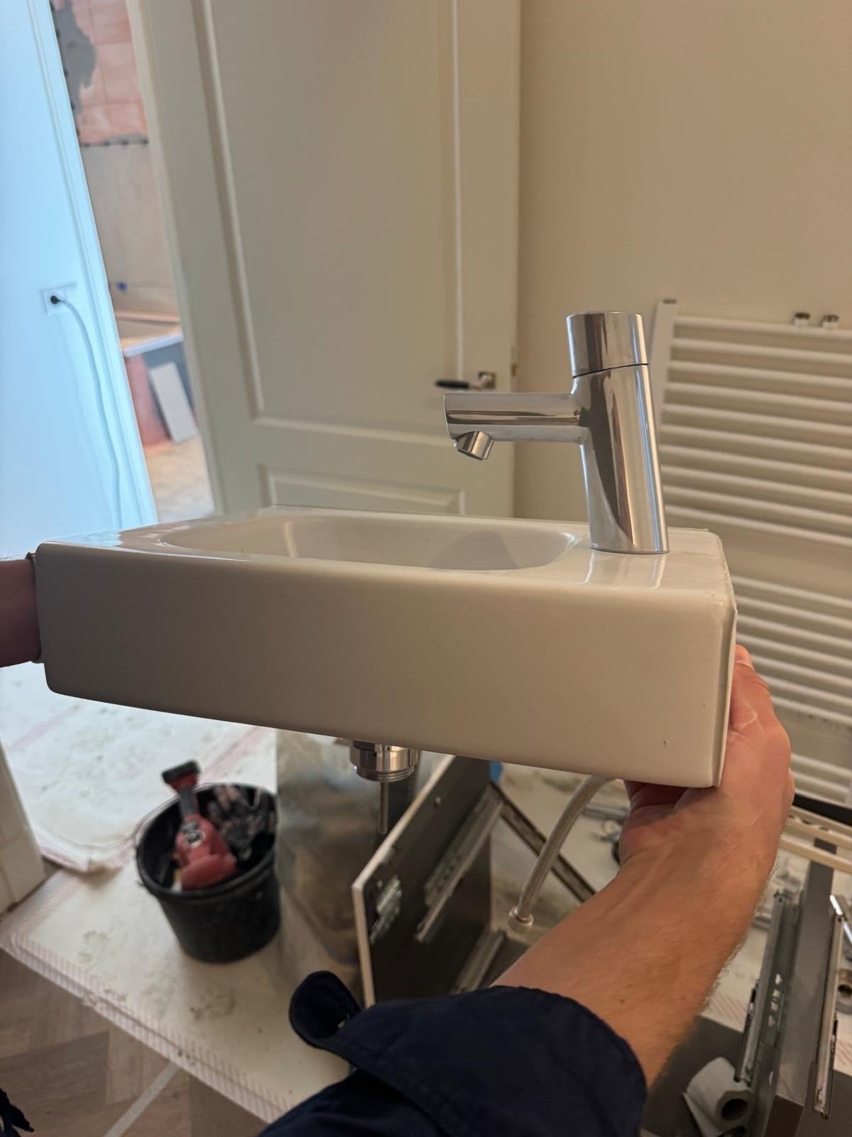 Geberit toilet fontein met Grohe kraan - Zo goed als nieuw, Ophalen, Zo goed als nieuw, Chroom, Wastafel