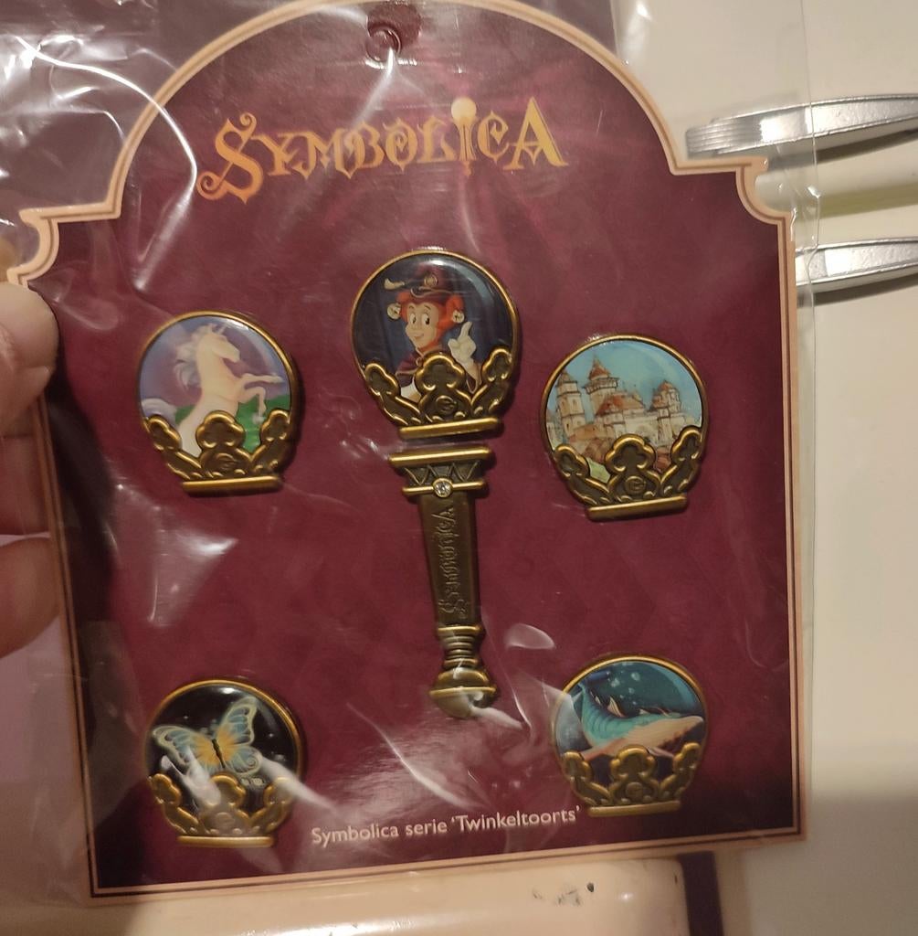 Efteling Symbolica Twinkeltoorts serie (België), Verzamelen, Efteling, Nieuw, Button of Speldje, Ophalen