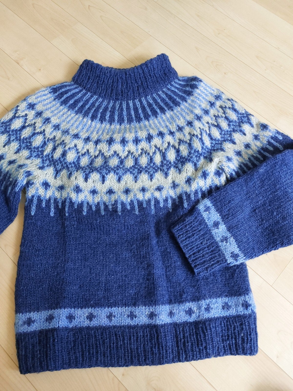 Zelfgemaakte Lettlopi trui - IJslandse wol, Zelfgemaakt, Blauw, Ophalen of Verzenden, Zo goed als nieuw