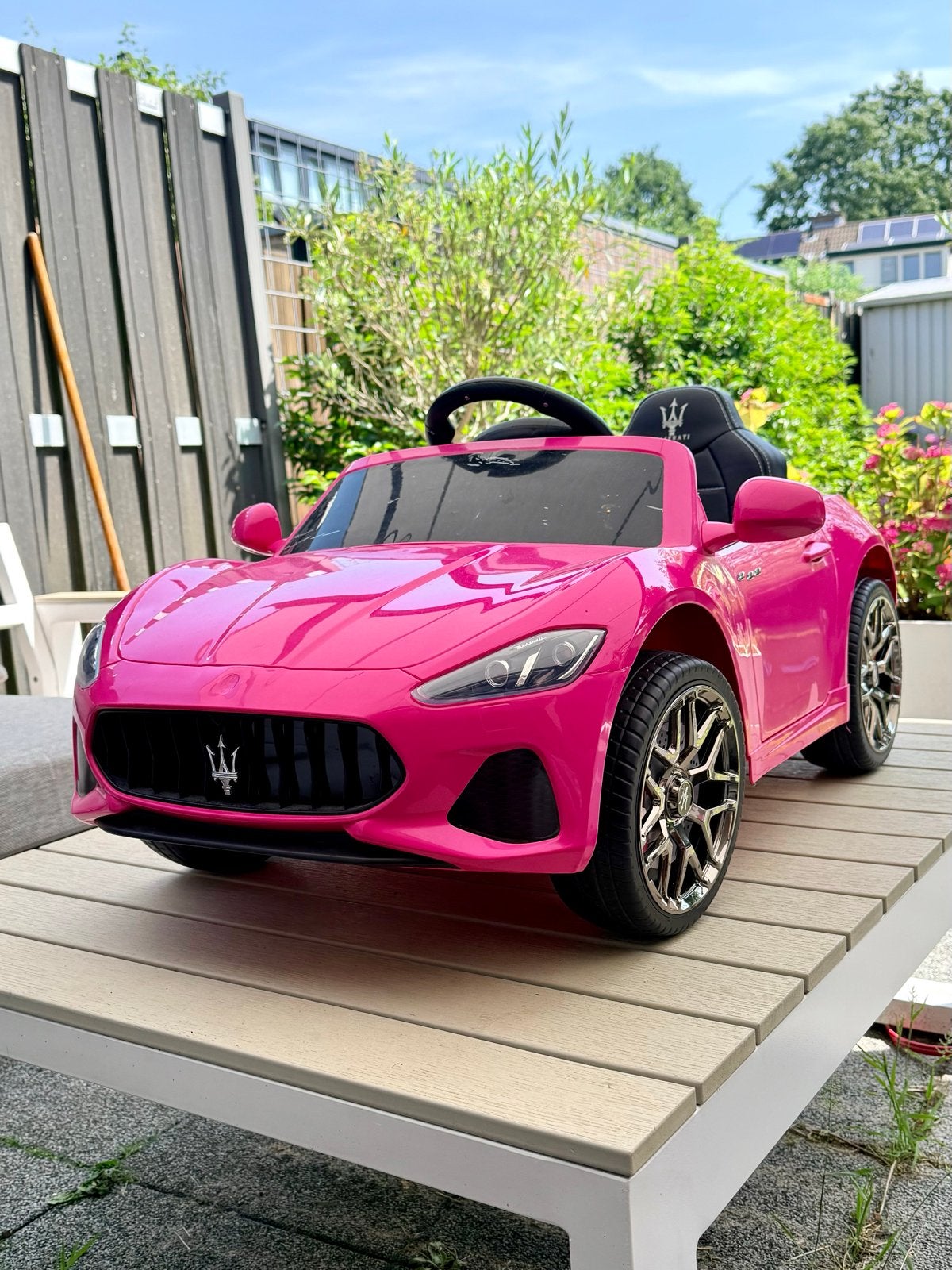 Maserati elektrische speelgoedauto roze, Ophalen, Gebruikt, Afstandsbediening