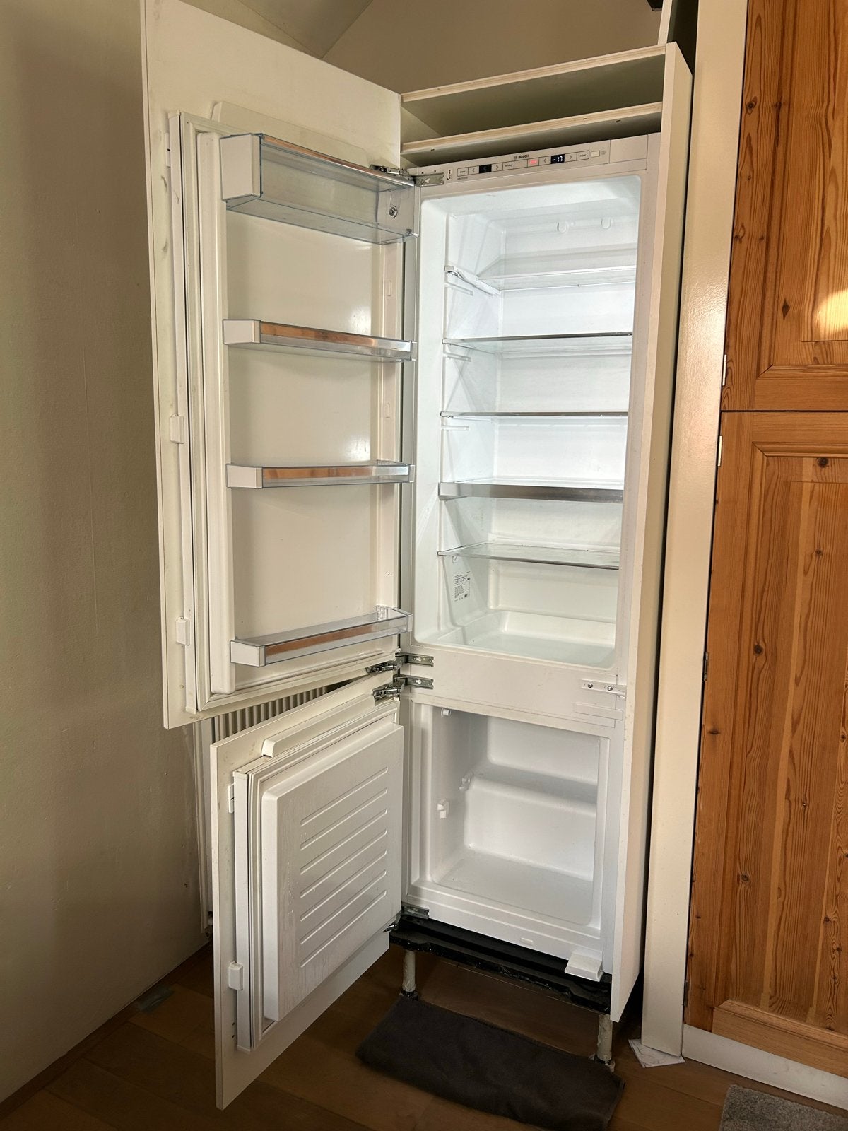 Bosch Koelvriescombinatie A++ met Inbouwkast, Witgoed en Apparatuur, Koelkasten en IJskasten, Ophalen, Gebruikt, 200 liter of meer
