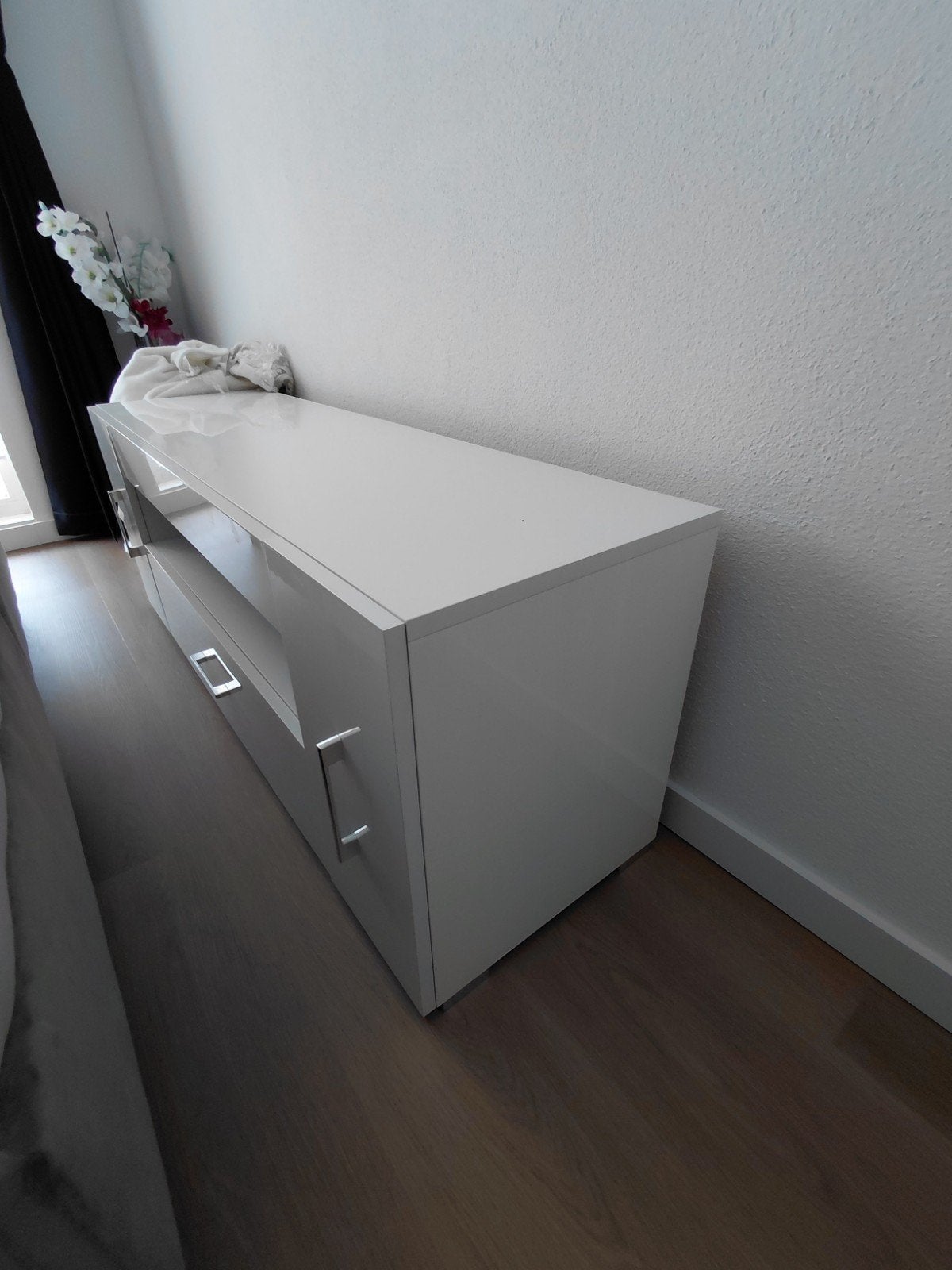 141 x 43 x 54 cm tv kast glans wit, Ophalen, Gebruikt, 100 tot 150 cm, Minder dan 100 cm