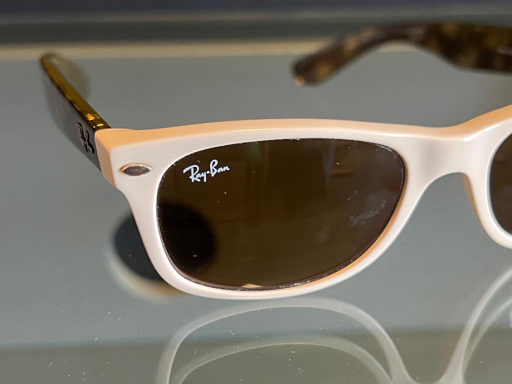 Ray-Ban RB2132 New Wayfarer Cream Brown, Gebruikt, Zonnebril, Bruin, Ophalen of Verzenden