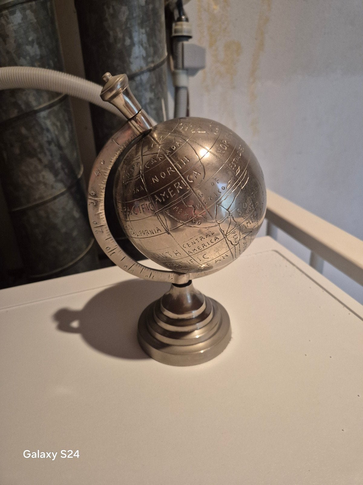 Decoratieve metalen wereldbol - Zilverkleurig, Huis en Inrichting, Gebruikt, Draaibaar, Ophalen of Verzenden, Metaal