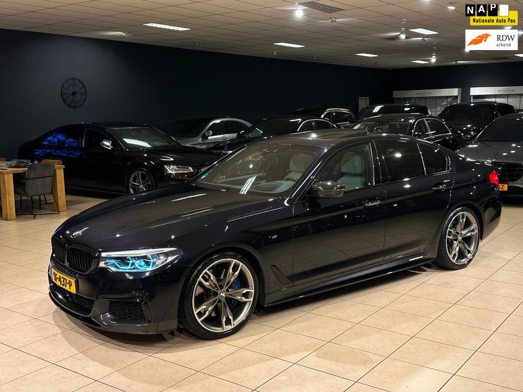 BMW 5-serie M550d xDrive/ORIG-NL/NACHTZICHT/MASSAGE/ACC/HUD/, Auto's, BMW, Automaat, Gebruikt, 2993 cc, 2000 kg