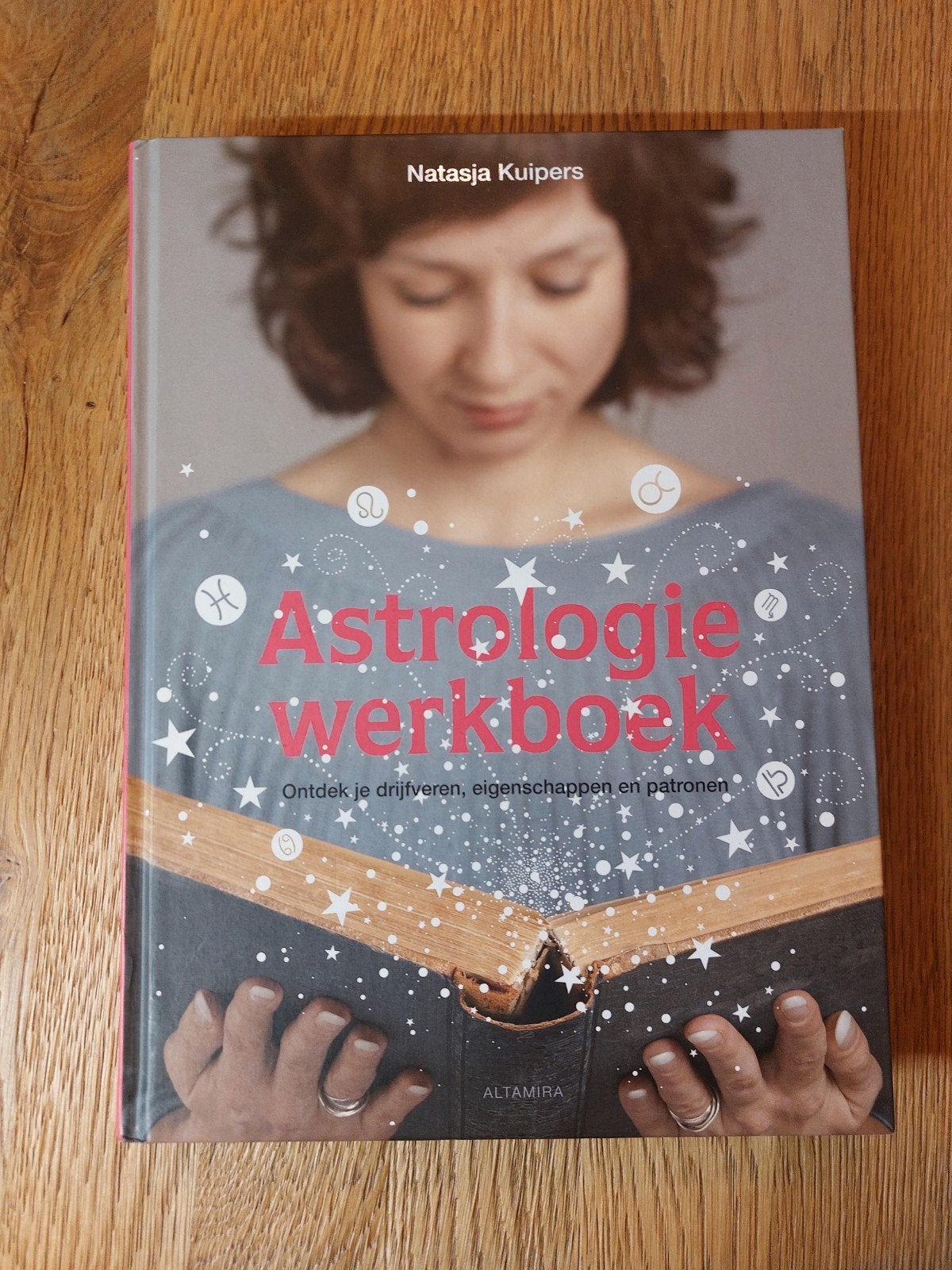 Natasja Kuipers - Astrologie werkboek, Achtergrond en Informatie, Astrologie, Ophalen of Verzenden, Zo goed als nieuw