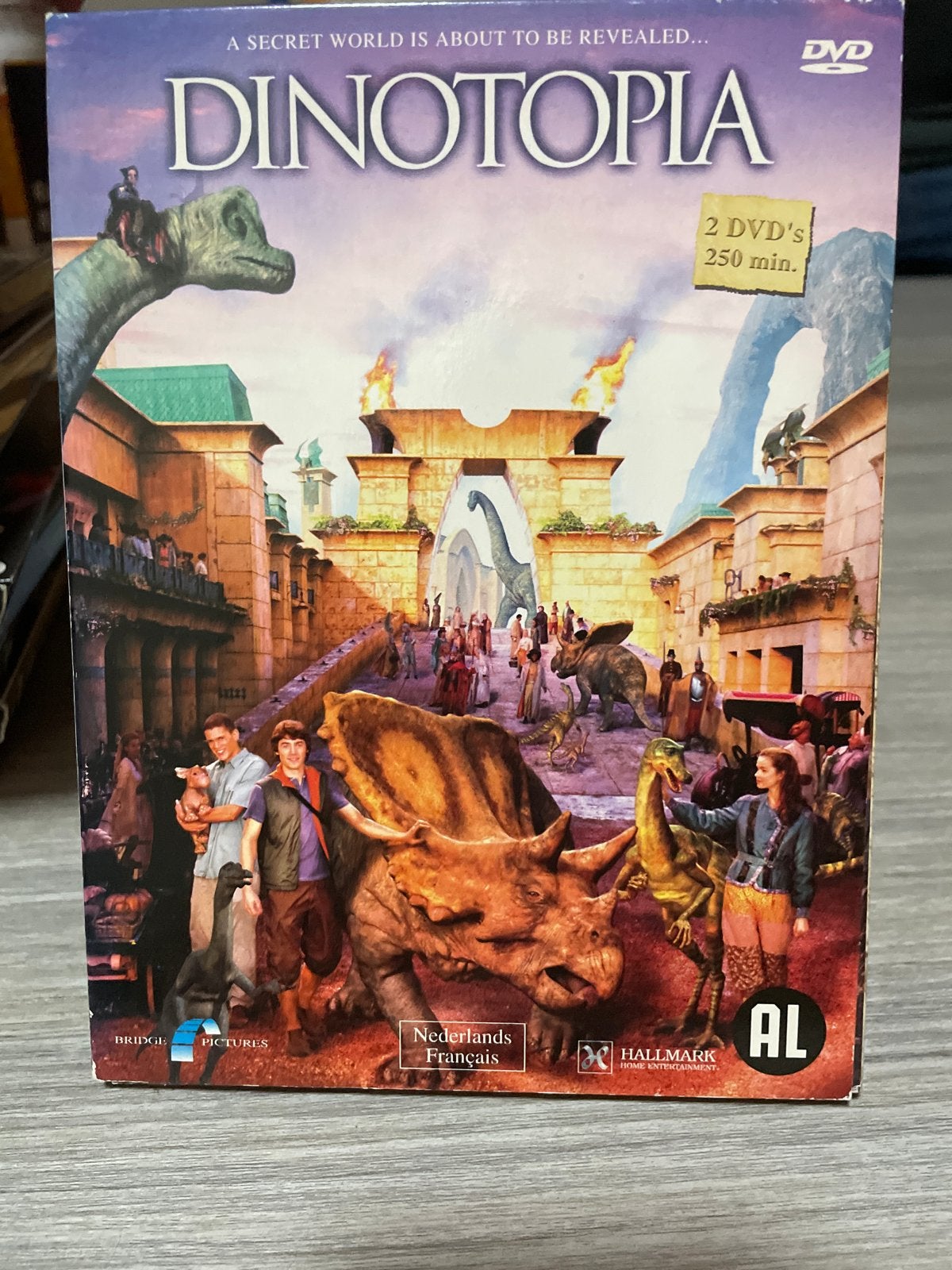 Dinotopia DVD - 2 DVD's, 250 min. - Nederlands/Frans, Gebruikt, Alle leeftijden, Nederlands, Ophalen of Verzenden