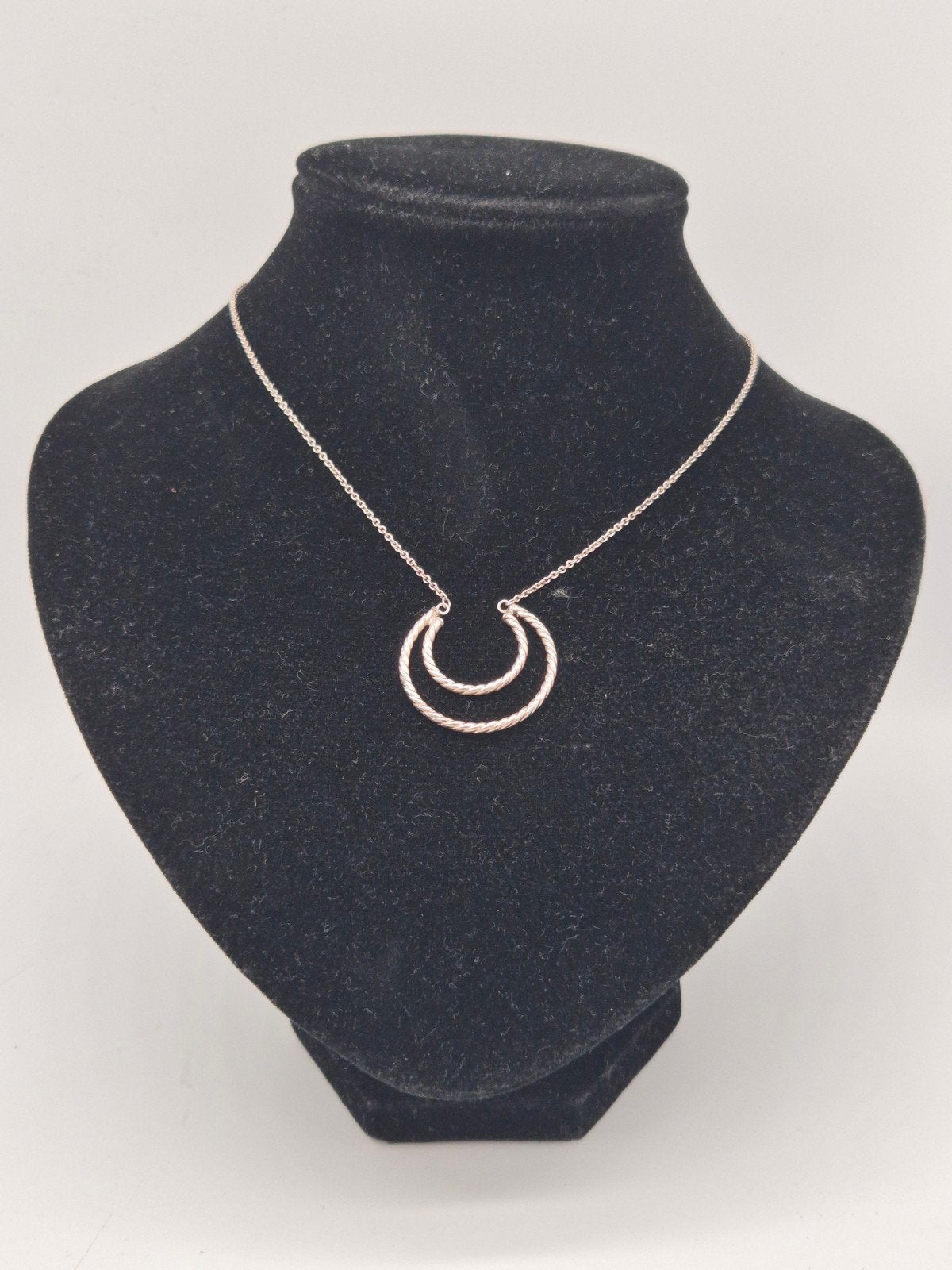 Mooie zilveren ketting 925 met dubbele halve maan hanger, Met hanger, Verzenden, Zo goed als nieuw, Zilver