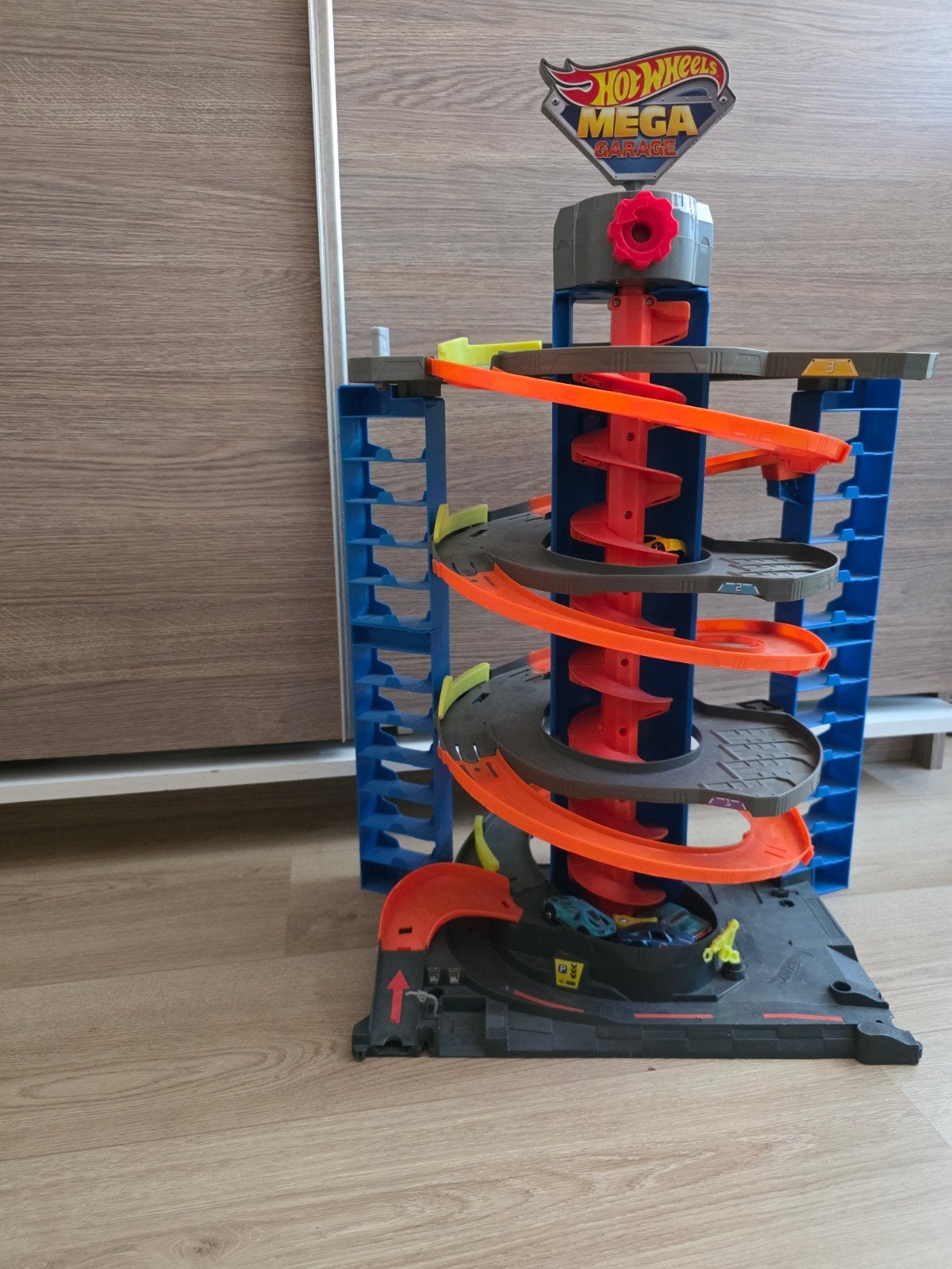 Hotwheels mega garage, Kinderen en Baby's, Speelgoed | Racebanen, Ophalen, Zo goed als nieuw, Handmatig, Hot Wheels