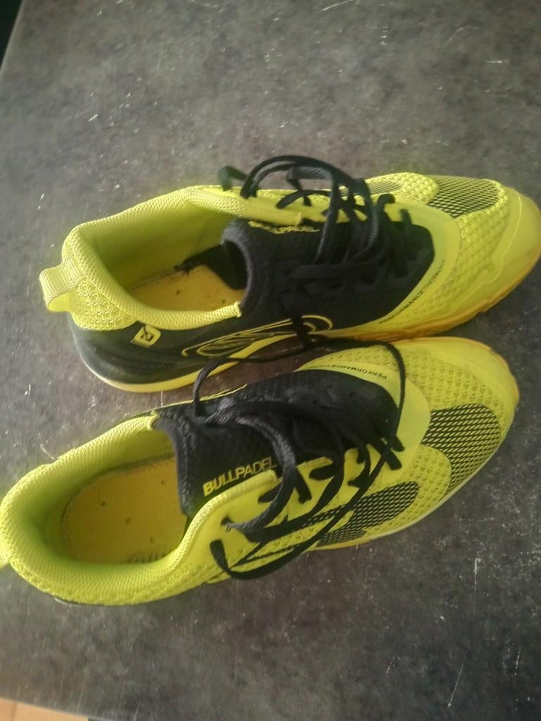Padelschoenen maat 41 Bullpadel Hack neongeel, Ophalen of Verzenden, Zo goed als nieuw, Overige merken