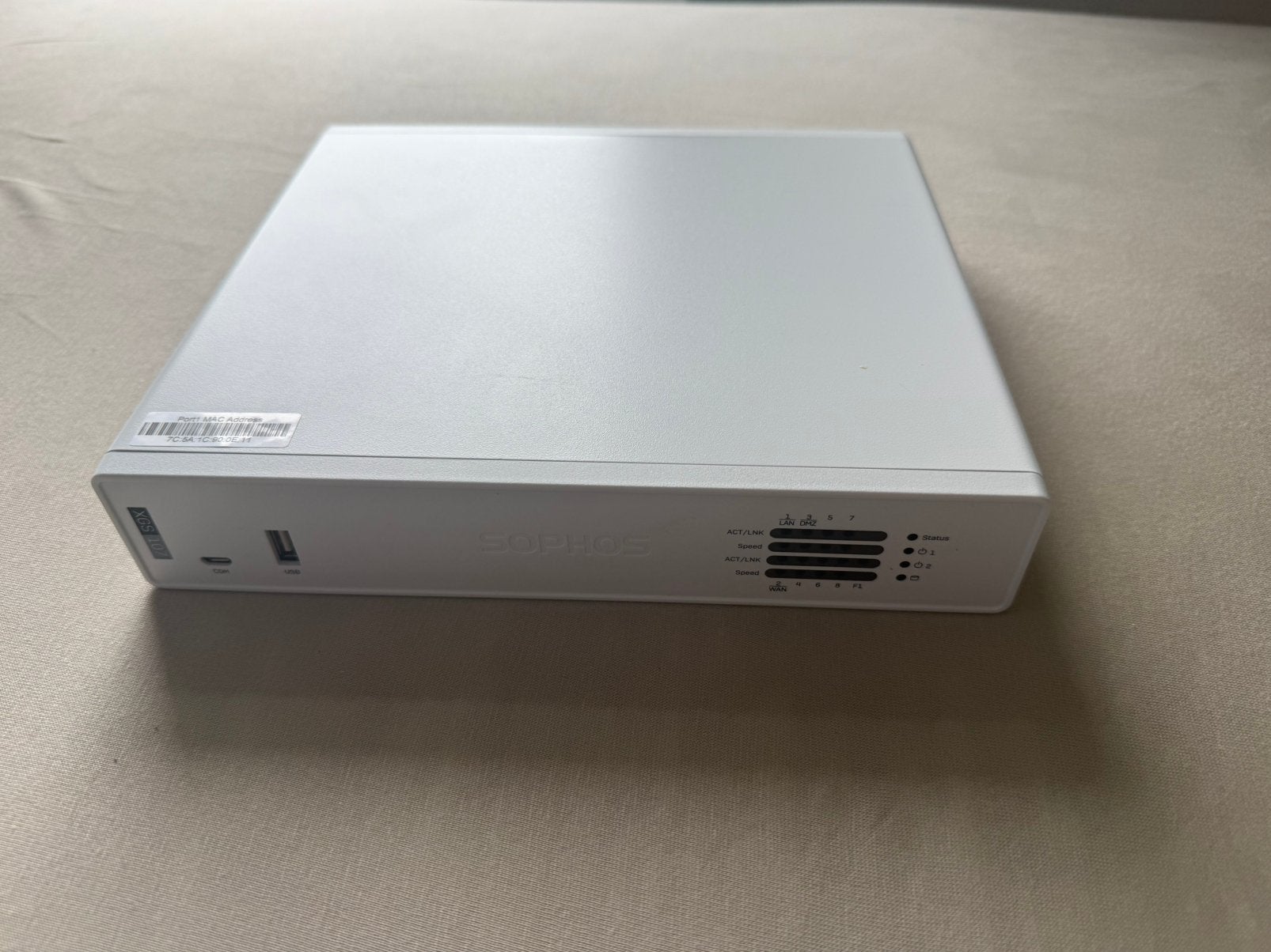 Sophos XGS 107 Firewall - ongebruikt, nooit geconfigureerd, Computers en Software, Netwerk switches, Ophalen of Verzenden, Zo goed als nieuw