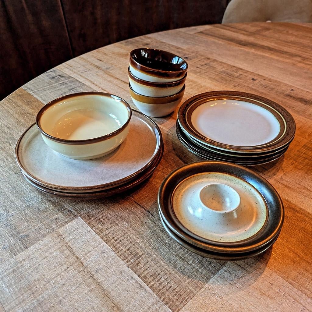 Mooi 12-delig keramieken servies met warme retro kleuren, Ophalen of Verzenden