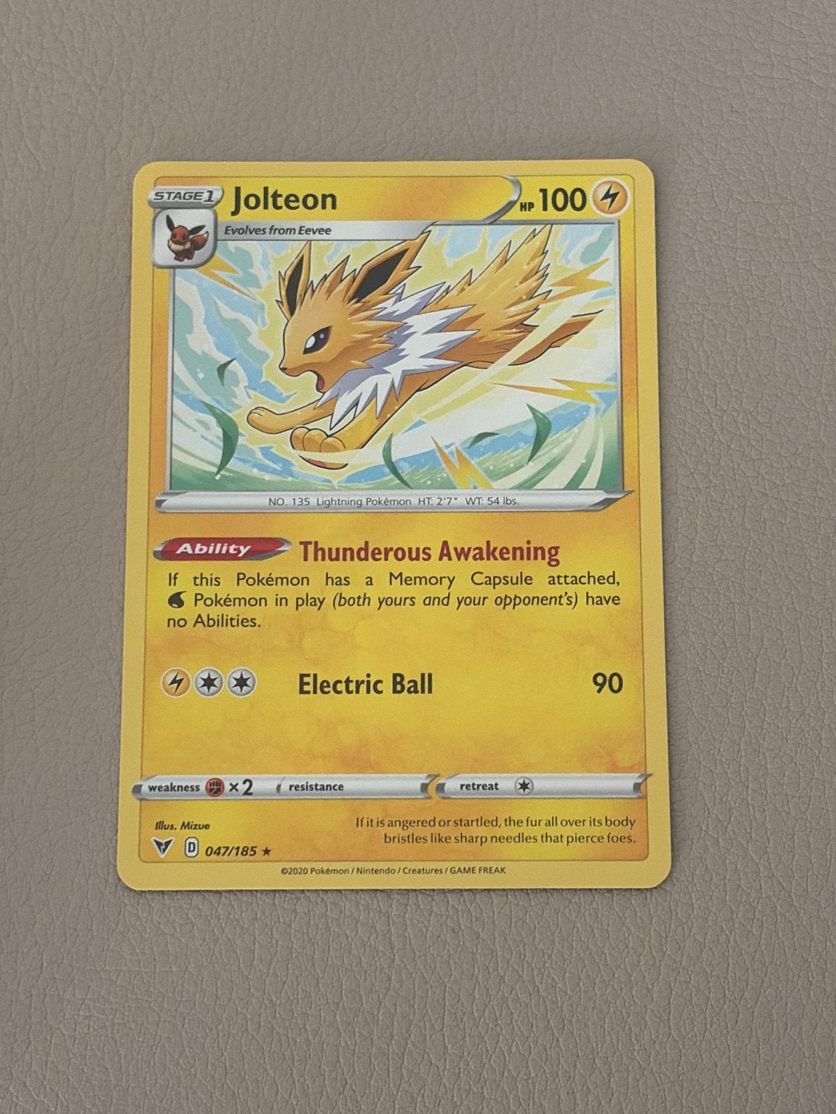 Jolteon 047/185 Vivid Voltage Pokémon Kaart, Ophalen of Verzenden, Zo goed als nieuw, Losse kaart