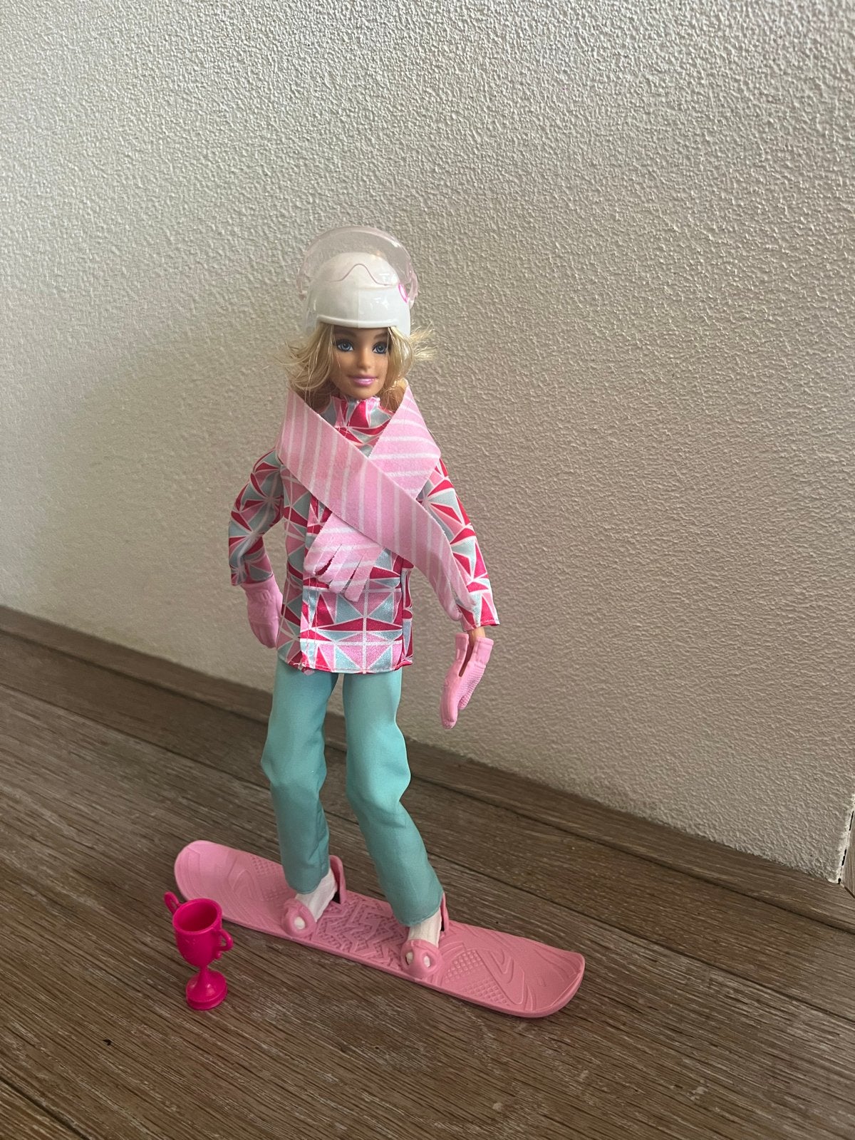 Barbie Snowboarder Pop met Accessoires, Ophalen of Verzenden, Zo goed als nieuw, Barbie