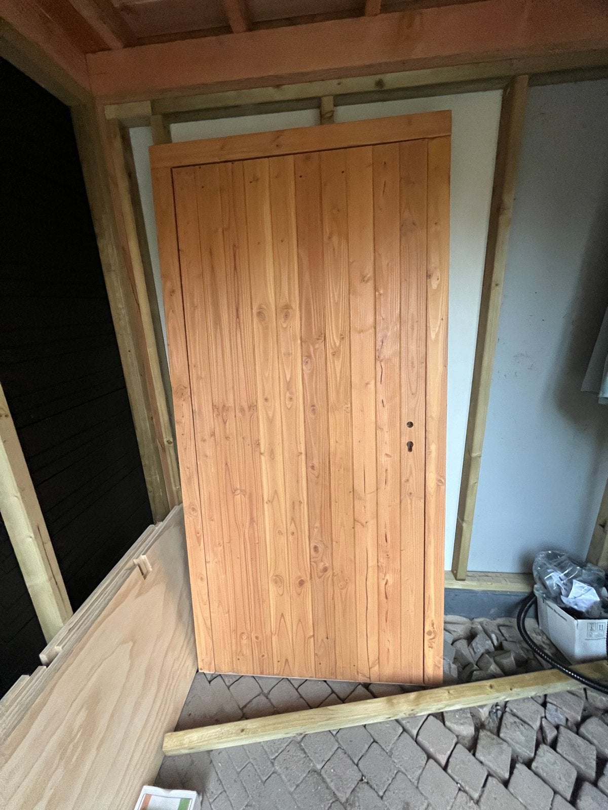 Spiksplinternieuwe Douglas houten tuindeur met kozijn., Doe-het-zelf en Verbouw, Ophalen, 200 tot 215 cm, Buitendeur, Zo goed als nieuw