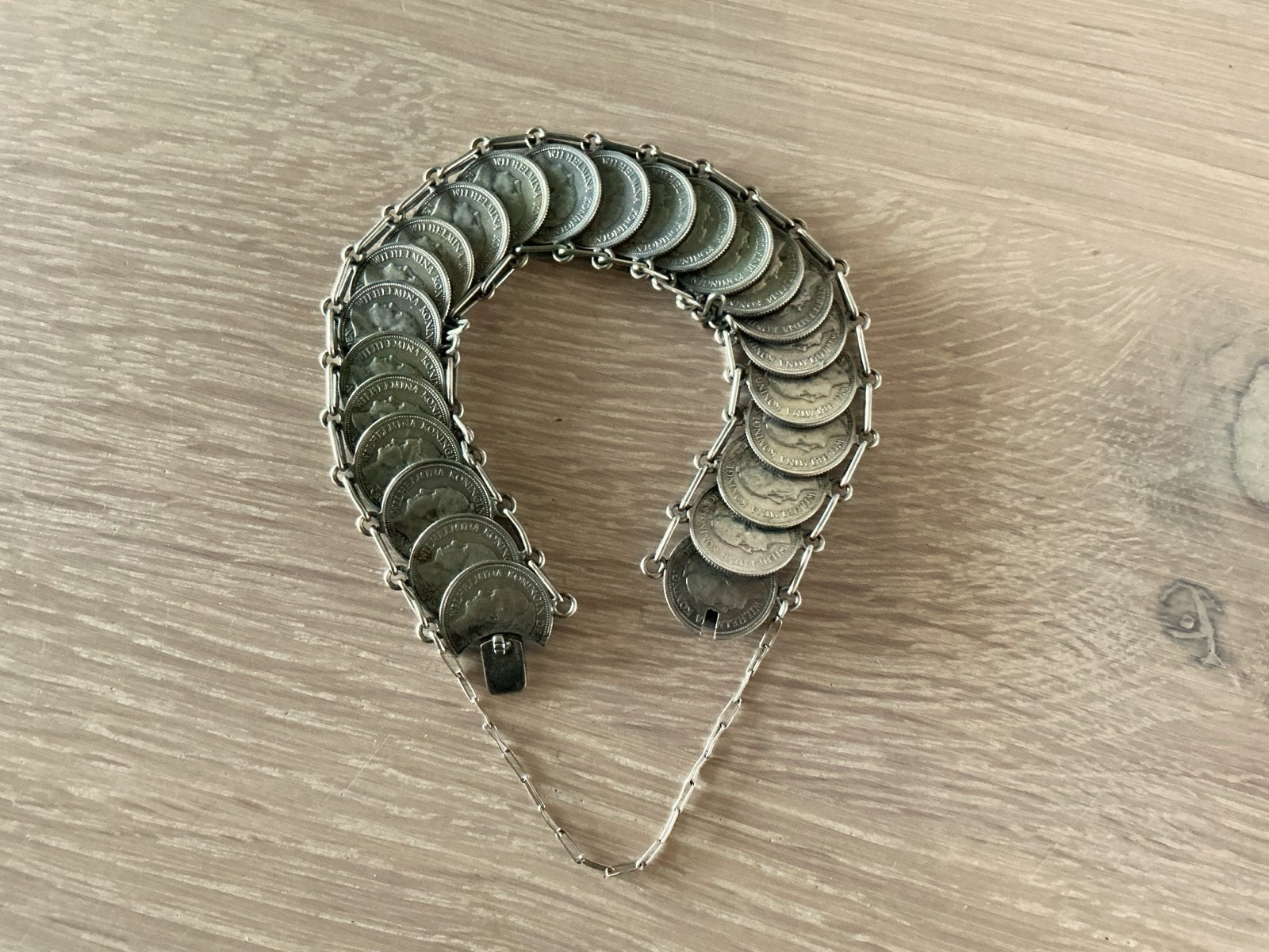 Zilveren dubbeltjes armband (1941) met Wilhelmina dubbeltjes, Ophalen of Verzenden, Gebruikt, Zilver