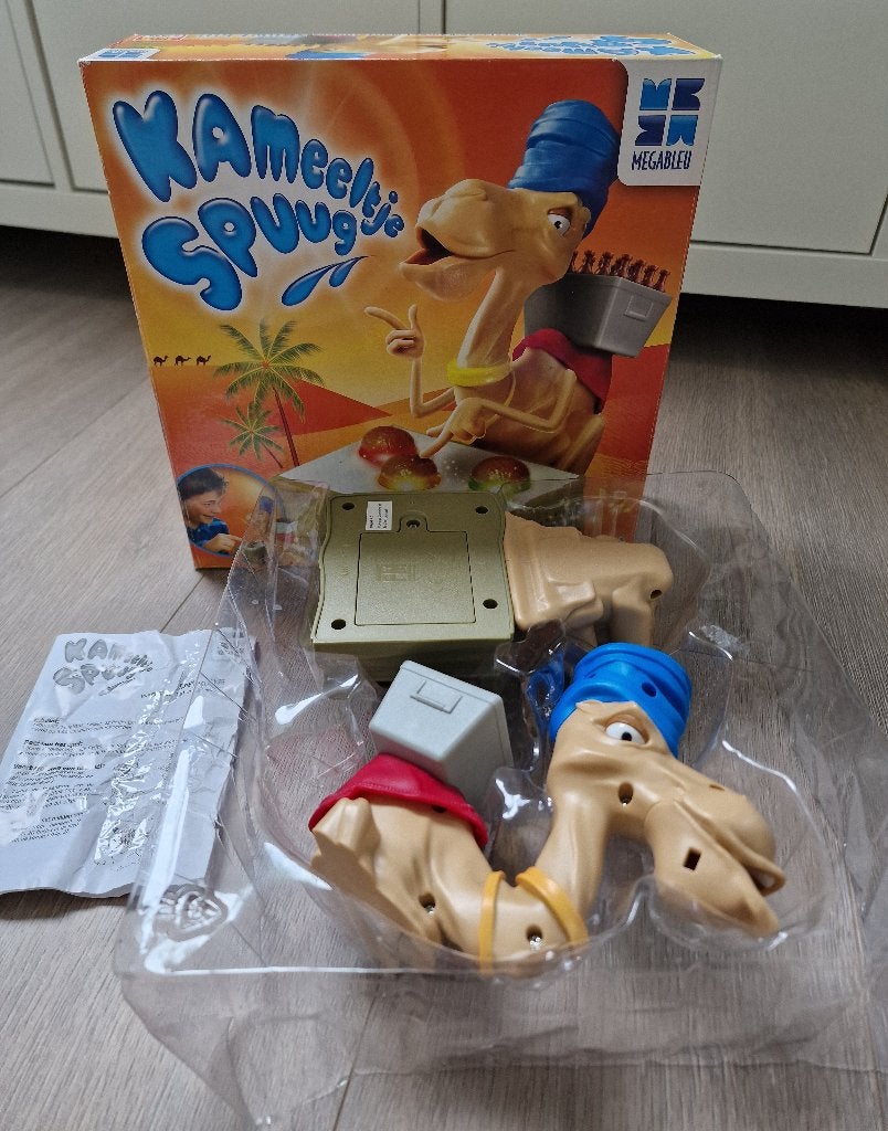 Megablue Kameeltje Spuug, Vijf spelers of meer, Ophalen of Verzenden, Gebruikt, Megableu