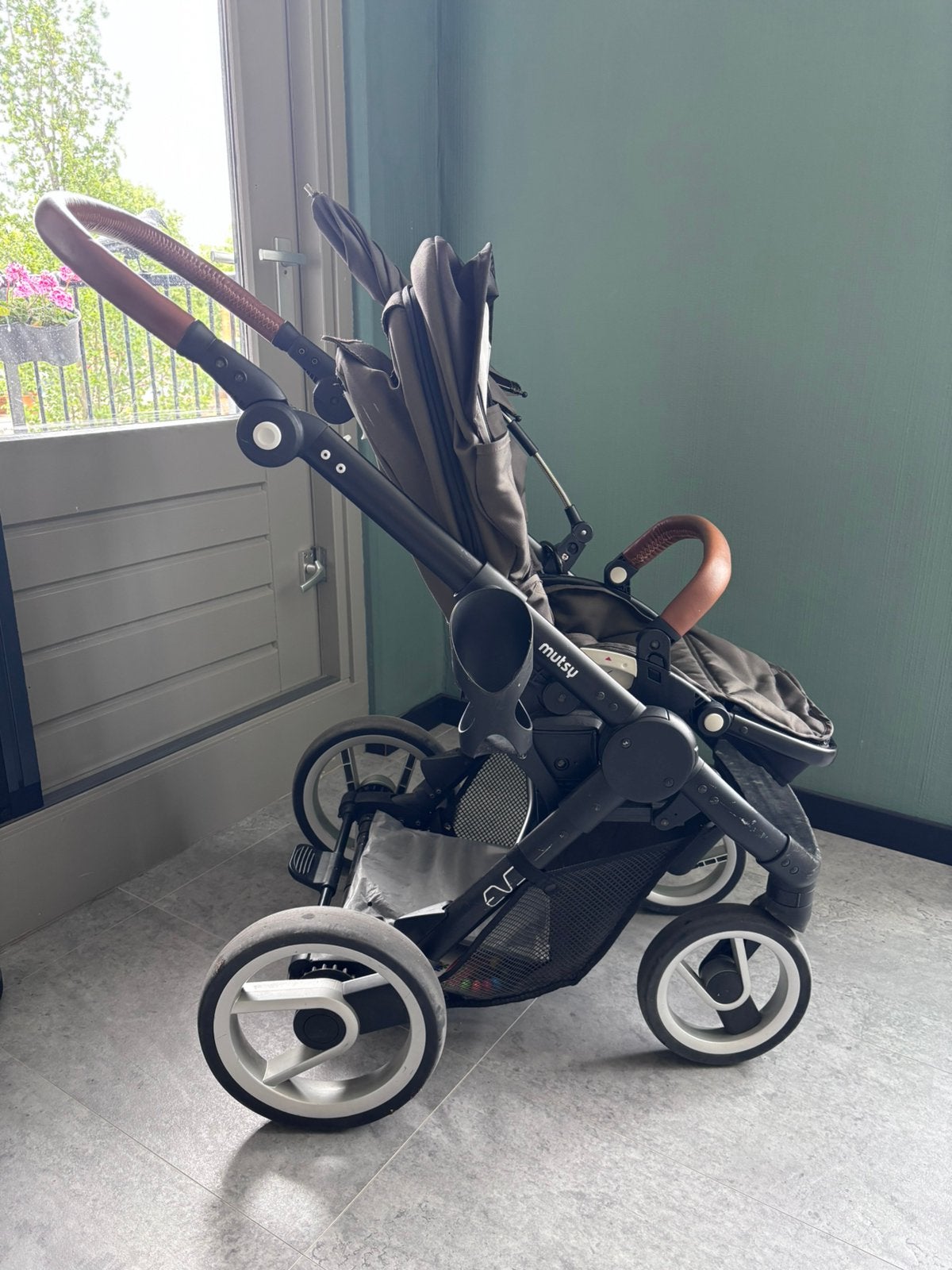 Mutsy Evo Urban Nomad kinderwagen 2 in 1, Kinderen en Baby's, Kinderwagens en Combinaties, Ophalen, Gebruikt, Combiwagen, Met reiswieg