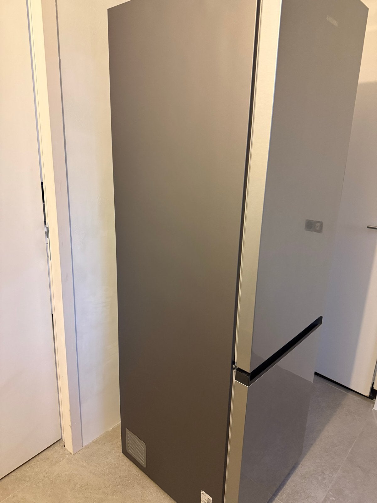 Foto 7 van Samsung RB36T602CSA Koel-vries 365 l - perfecte staat