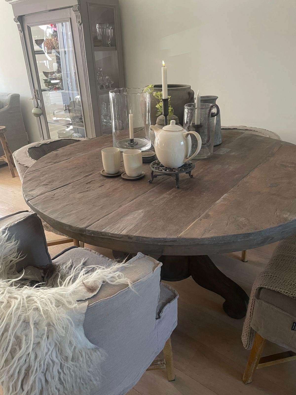 Hoffz ronde eettafel vaste prijs is € 825,-, Huis en Inrichting, Ophalen, Rond, Zo goed als nieuw, Vier personen