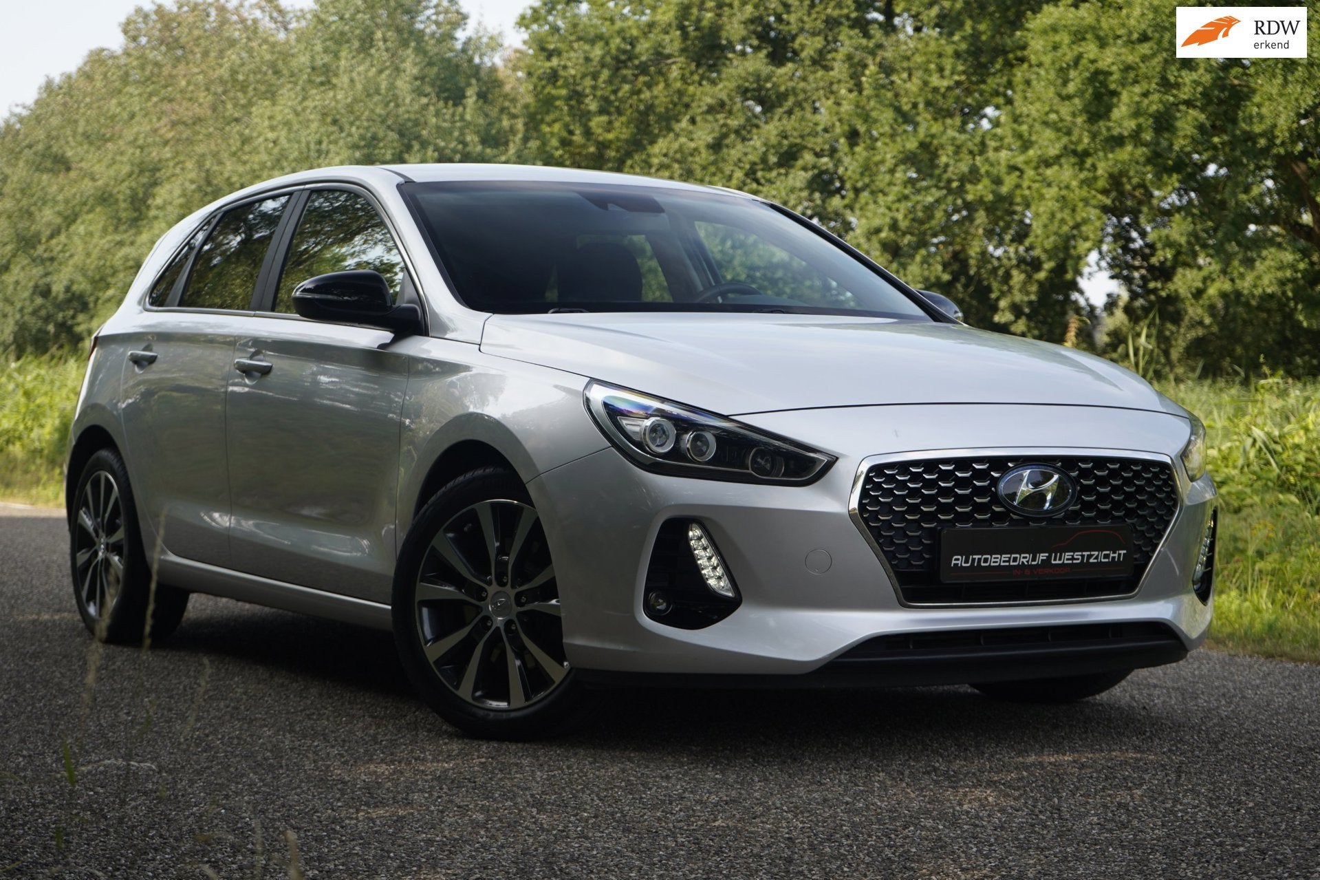 Hyundai I30 1.0 T-GDI Intro, Navigatie, Carplay! Trekhaak, Stof, Zwart, Bedrijf, Handgeschakeld
