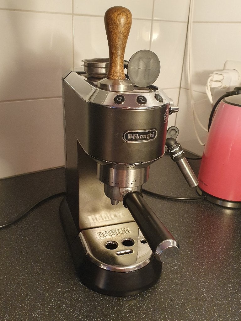 De'Longhi Dedica espresso apparaat + Russell Hobbs maler, Witgoed en Apparatuur, Ophalen, Gebruikt, Espresso apparaat, Gemalen koffie