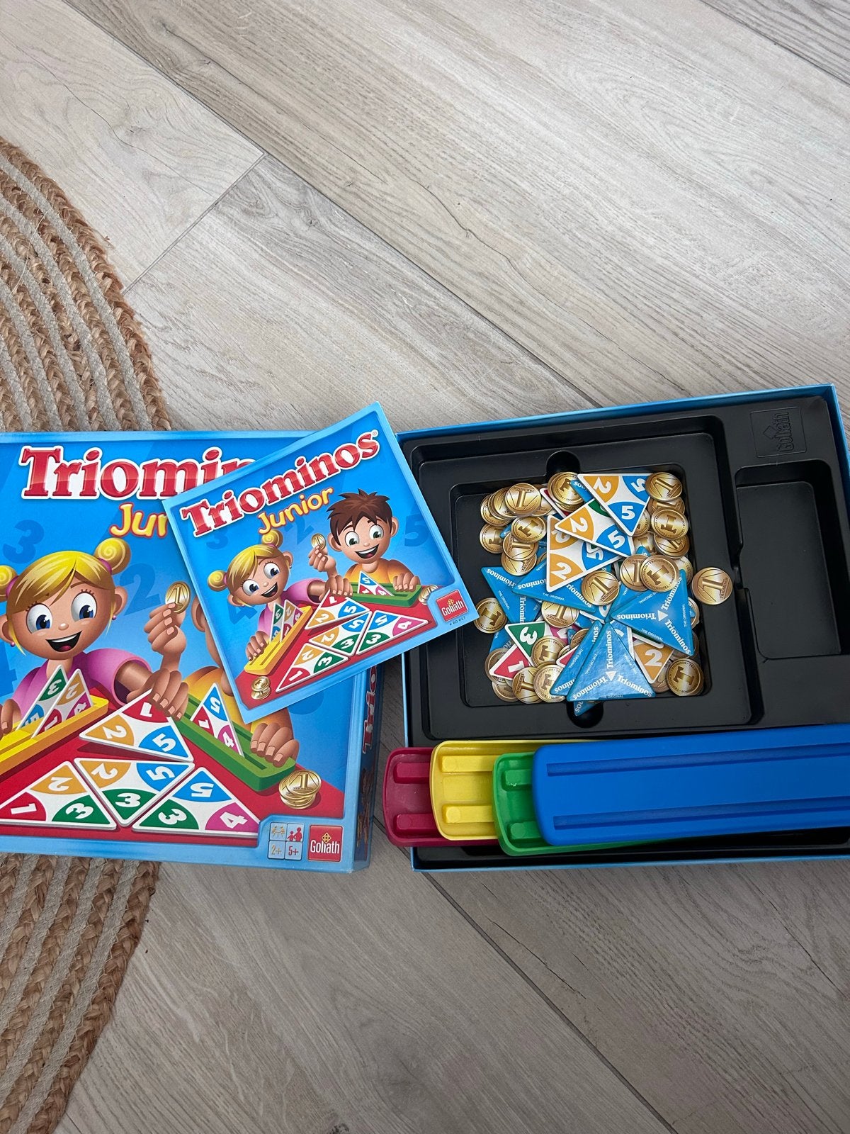 Triominos Junior - Leuk familiespel voor jonge spelers, Drie of vier spelers, Ophalen of Verzenden, Gebruikt