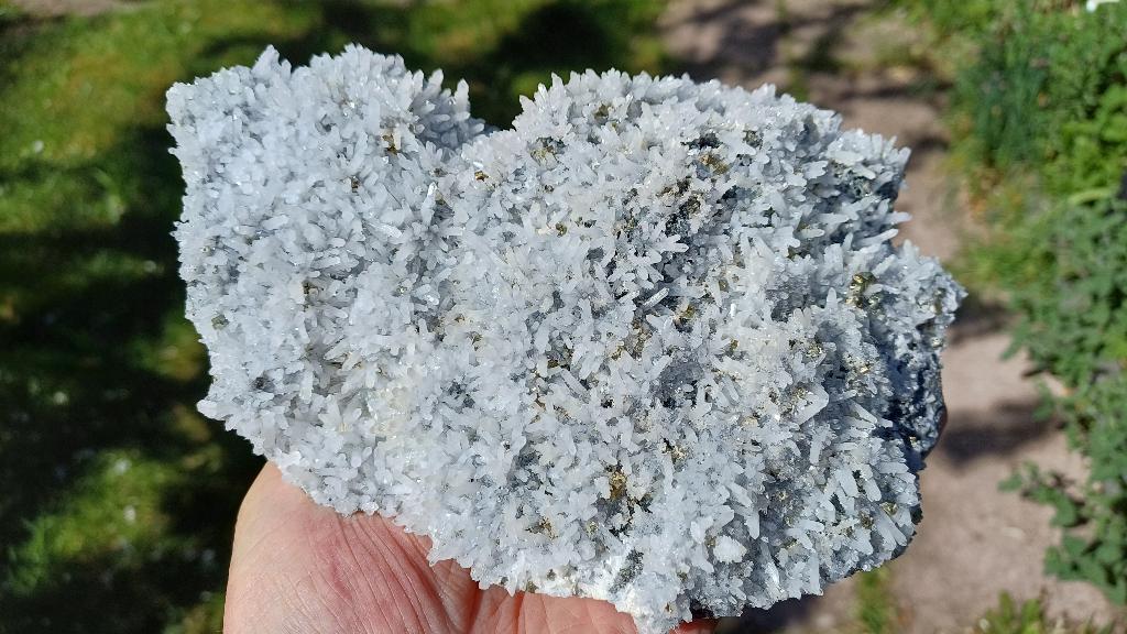 4.2 Groot stuk Kwartspunten (Chalco)Pyriet Madan Bulgarije, Ophalen of Verzenden, Mineraal