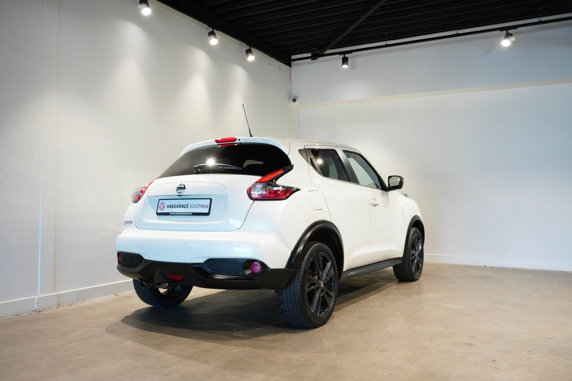 Nissan Juke 1.2 DIG-T N-Connecta Navigatie|Camera|Keyless, Auto's, Voorwielaandrijving, 639 kg, Euro 6, Wit