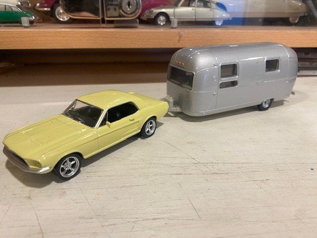 1:43 Ford Mustang 1968 met Airstream Caravan Norev, Ophalen of Verzenden, Zo goed als nieuw, Auto, Norev